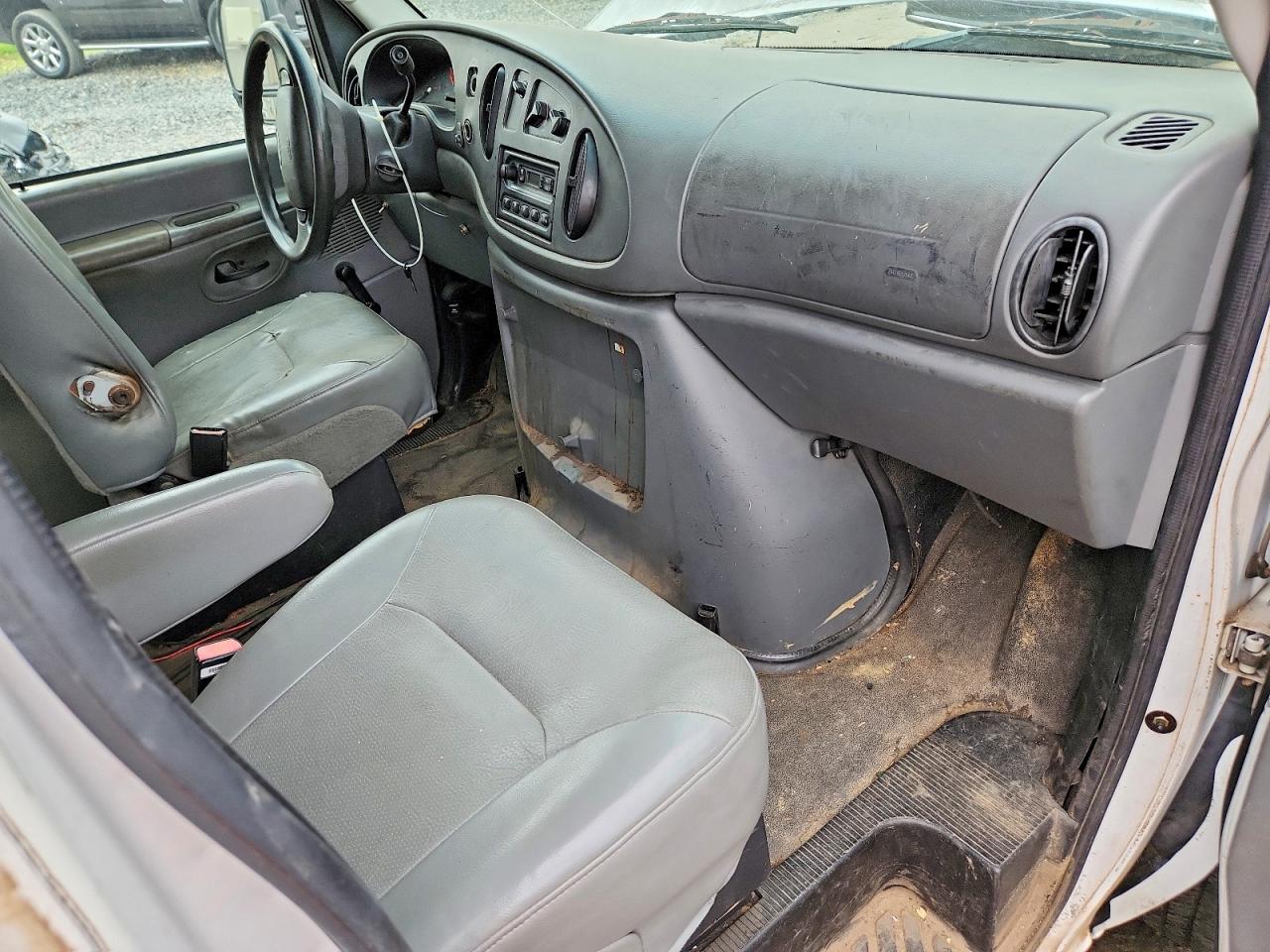 2005 Ford Econoline E250 Van White vin: 1FTNE24L45HA36869