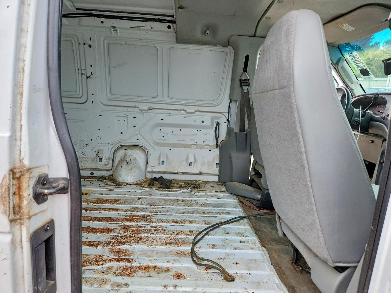 2005 Ford Econoline E250 Van White vin: 1FTNE24L45HA36869