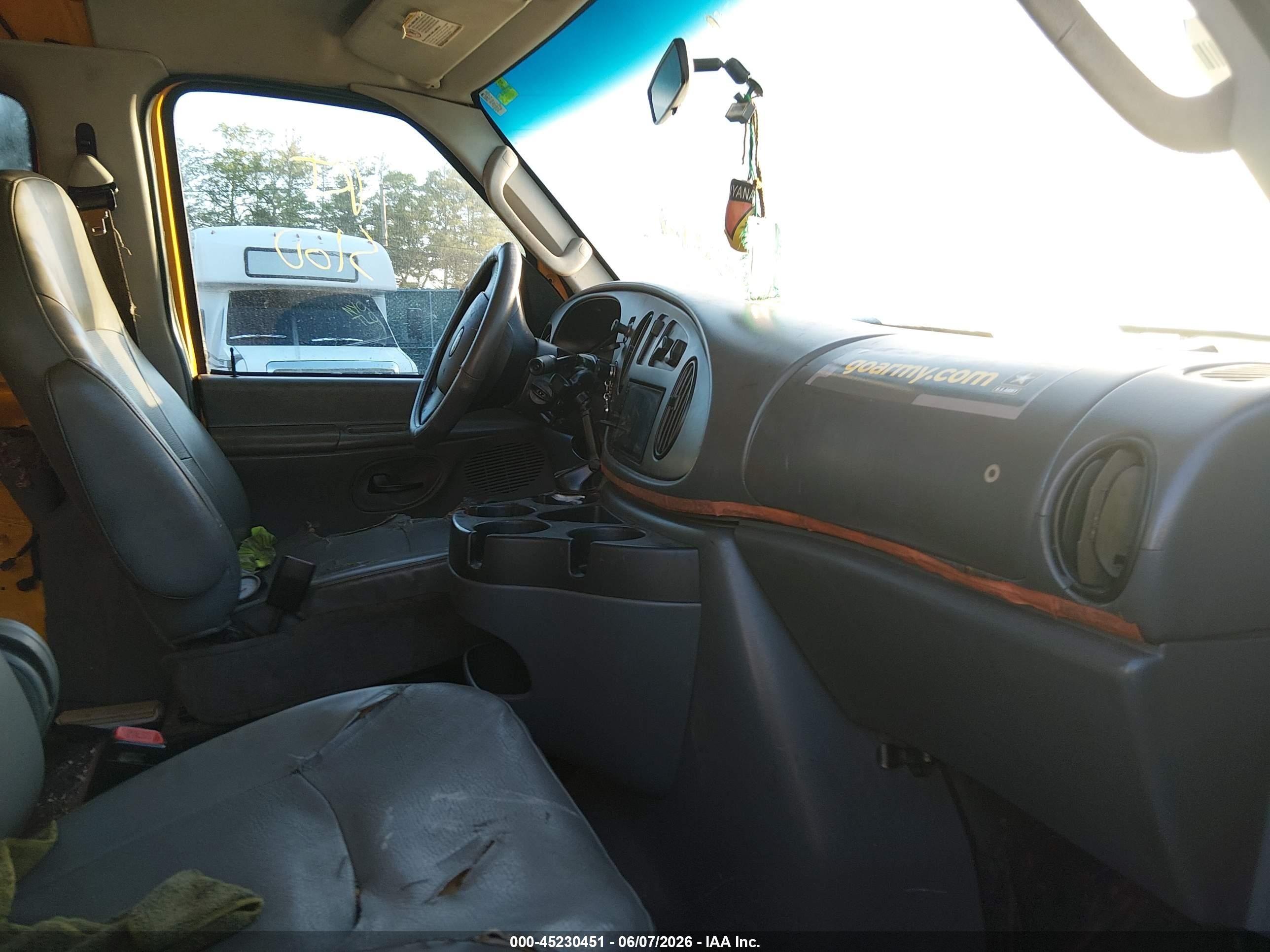 2006 Ford E-250 Commercial/recreational Yellow vin: 1FTNE24L46DB08677
