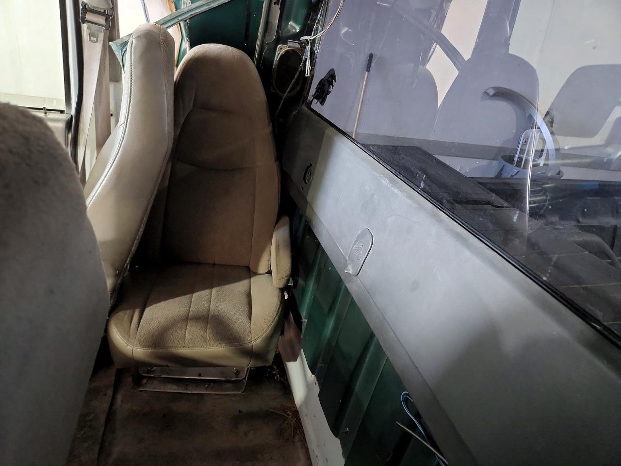 2002 Ford Econoline E250 Van White vin: 1FTNE24L52HA10745