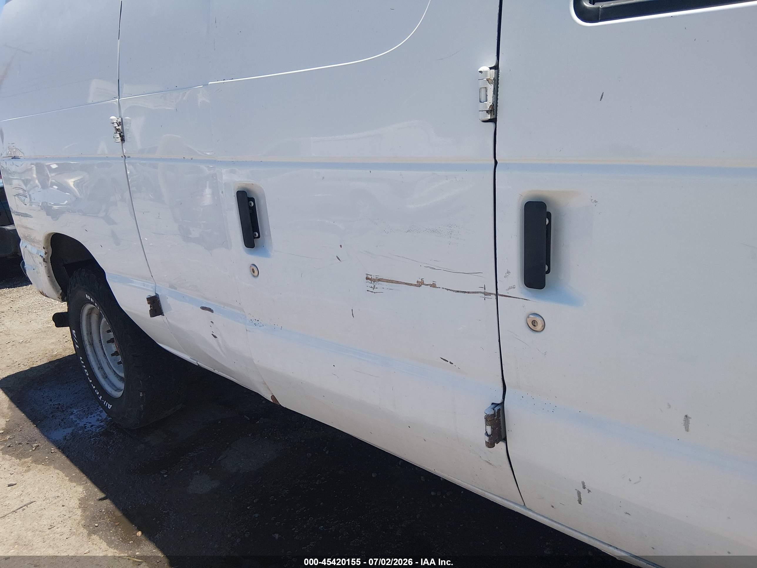 2009 Ford E-250   White vin: 1FTNE24L59DA00816