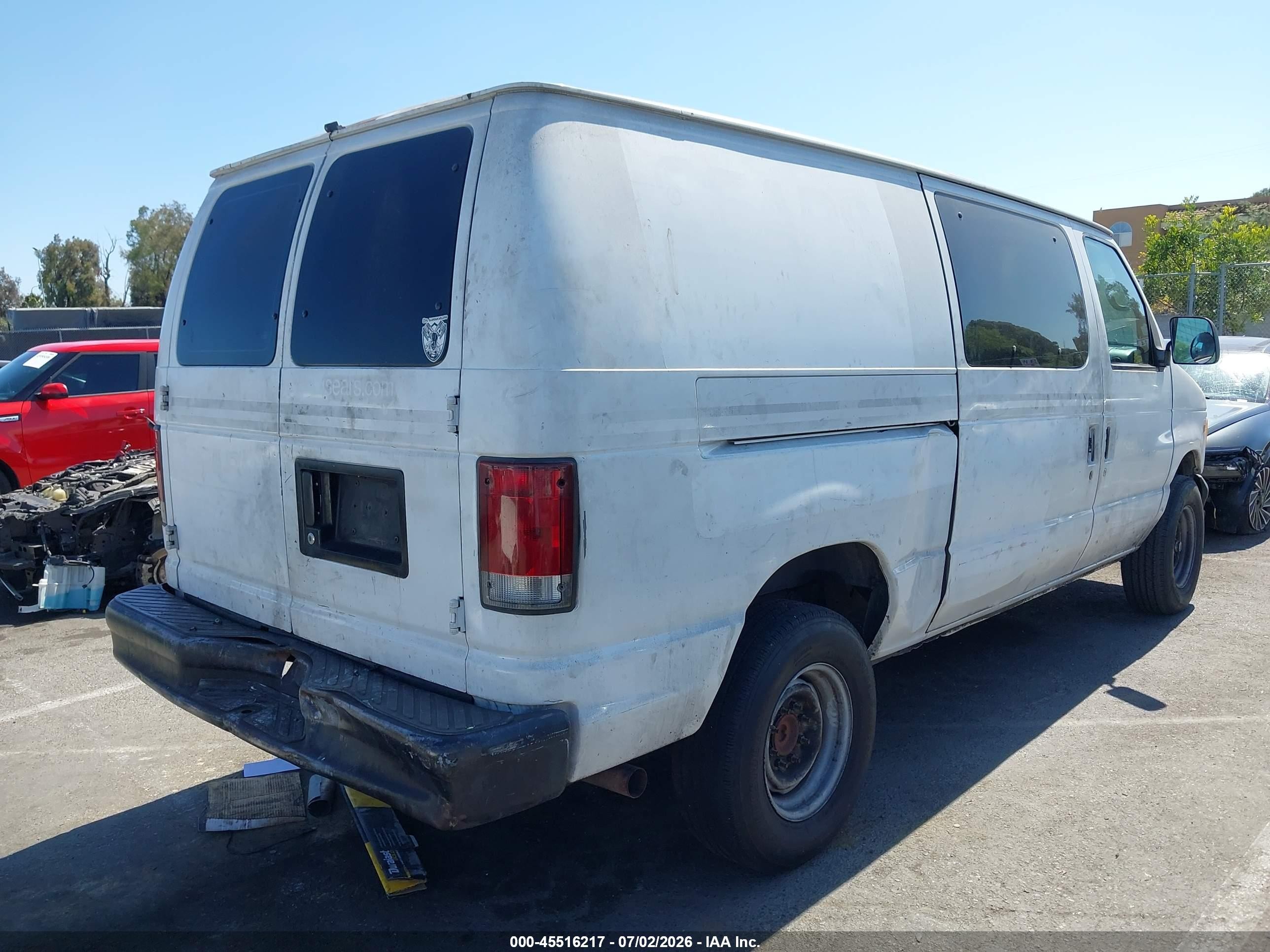 2001 Ford E-250   White vin: 1FTNE24L61HA29075
