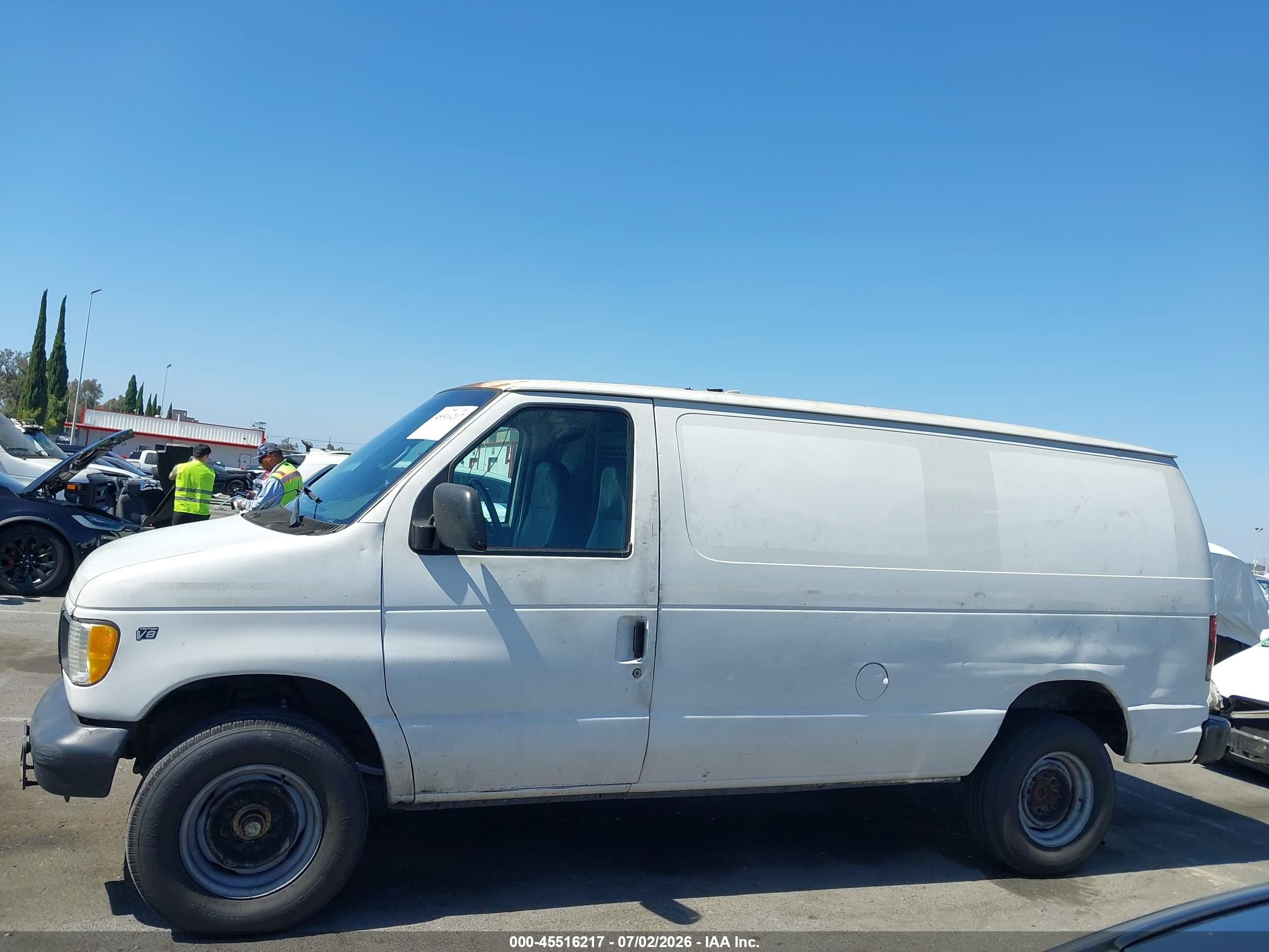 2001 Ford E-250   White vin: 1FTNE24L61HA29075