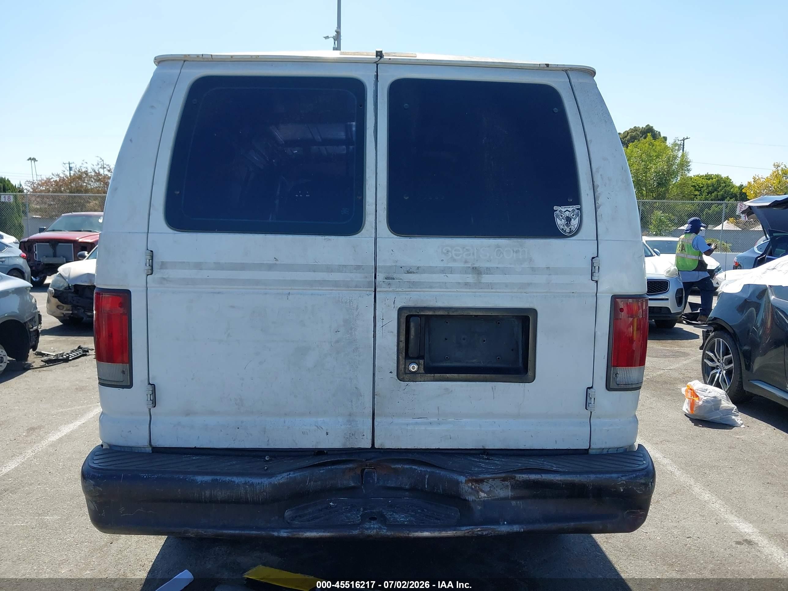 2001 Ford E-250   White vin: 1FTNE24L61HA29075