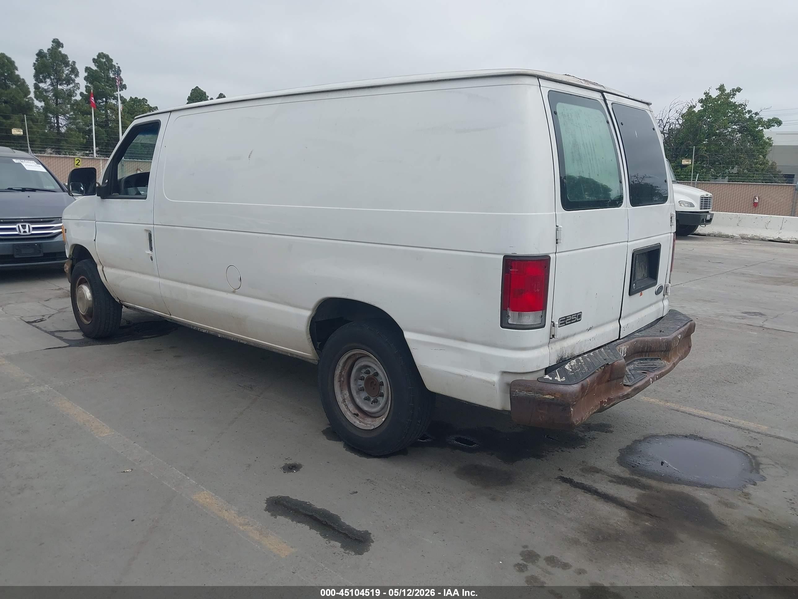 2001 Ford E-250 Commercial/recreational White vin: 1FTNE24L61HA98848