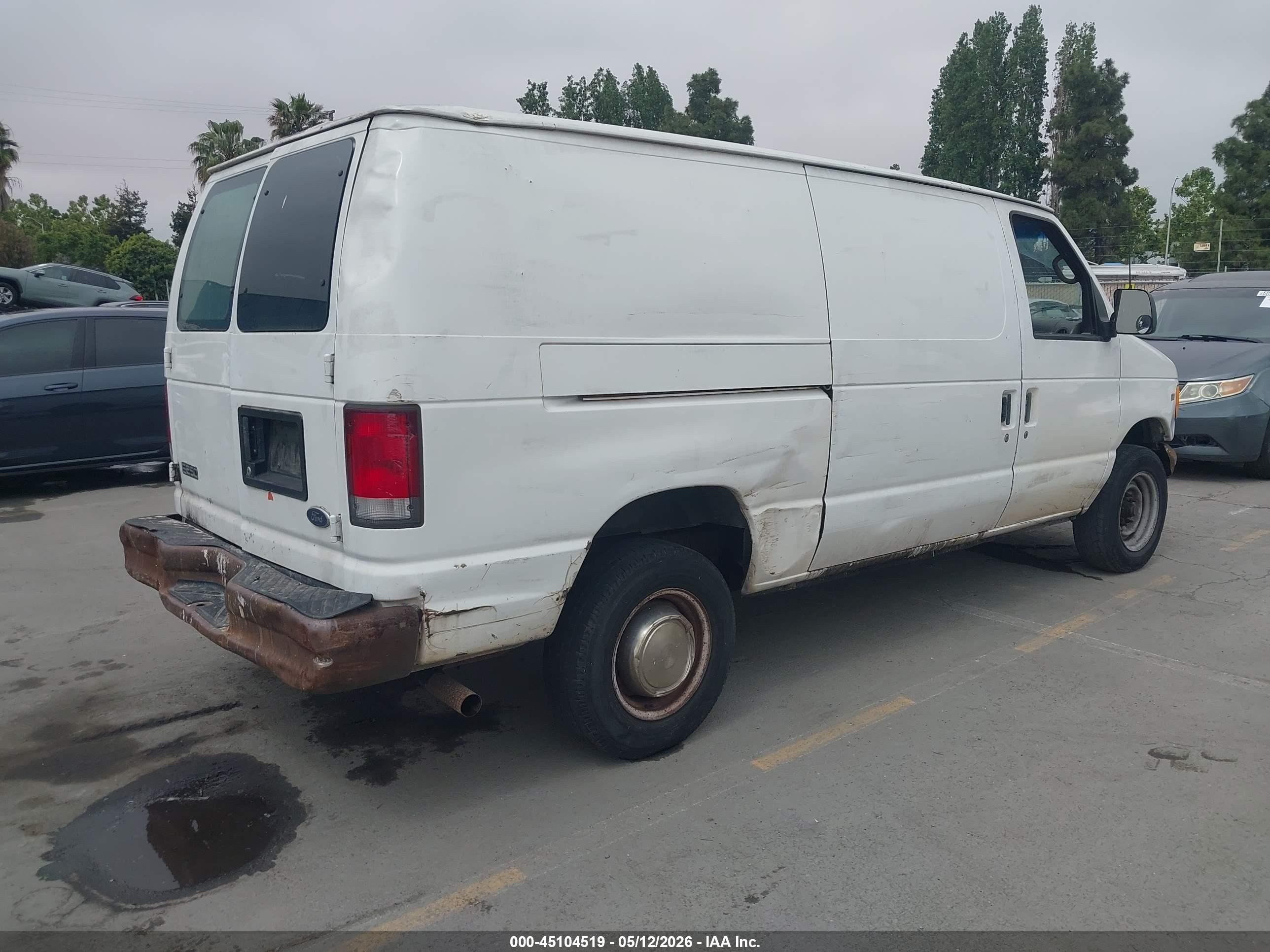 2001 Ford E-250 Commercial/recreational White vin: 1FTNE24L61HA98848