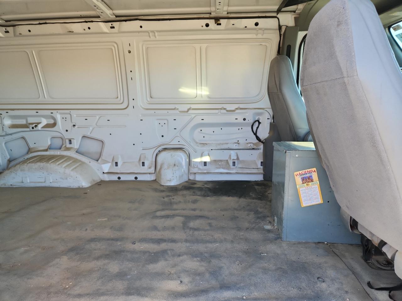 2001 Ford Econoline E250 Van Белый vin: 1FTNE24L61HB03675