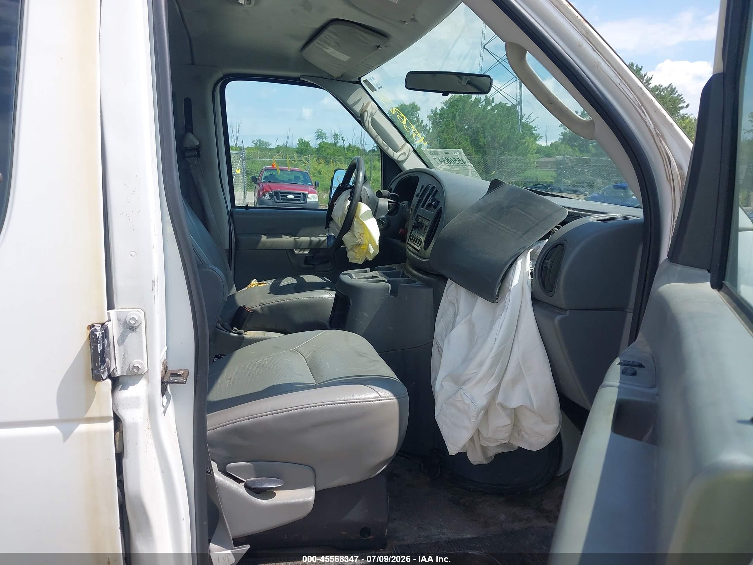 2003 Ford E-250 Commercial/recreational White vin: 1FTNE24L63HA43304