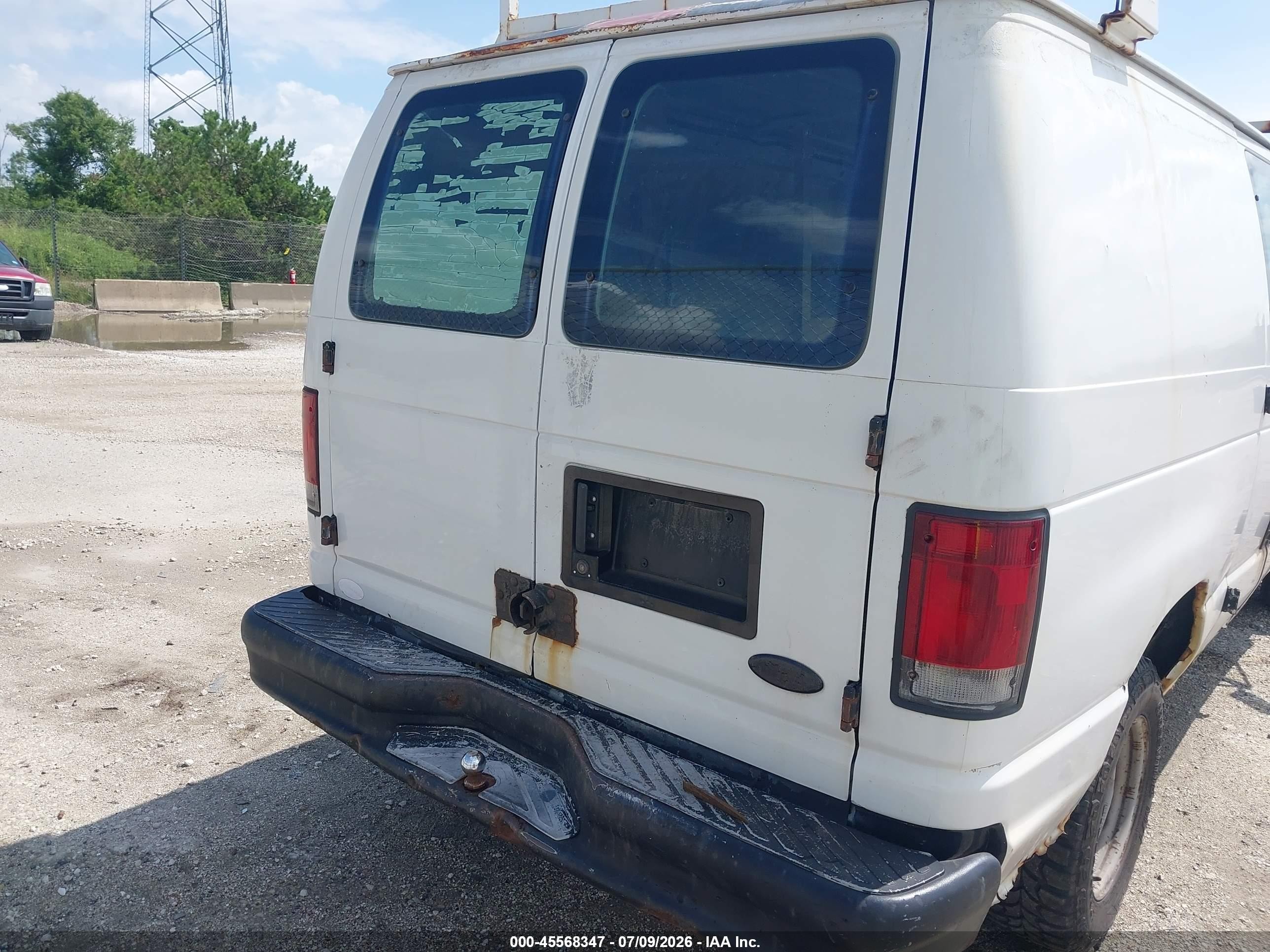 2003 Ford E-250 Commercial/recreational White vin: 1FTNE24L63HA43304
