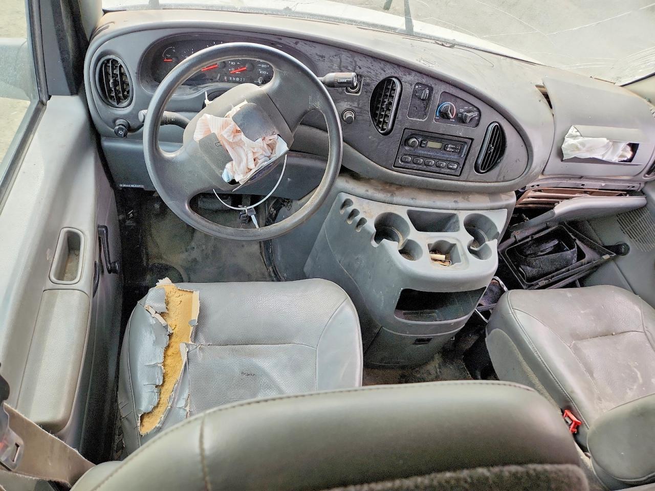 2004 Ford Econoline E250 Van White vin: 1FTNE24L64HA51713