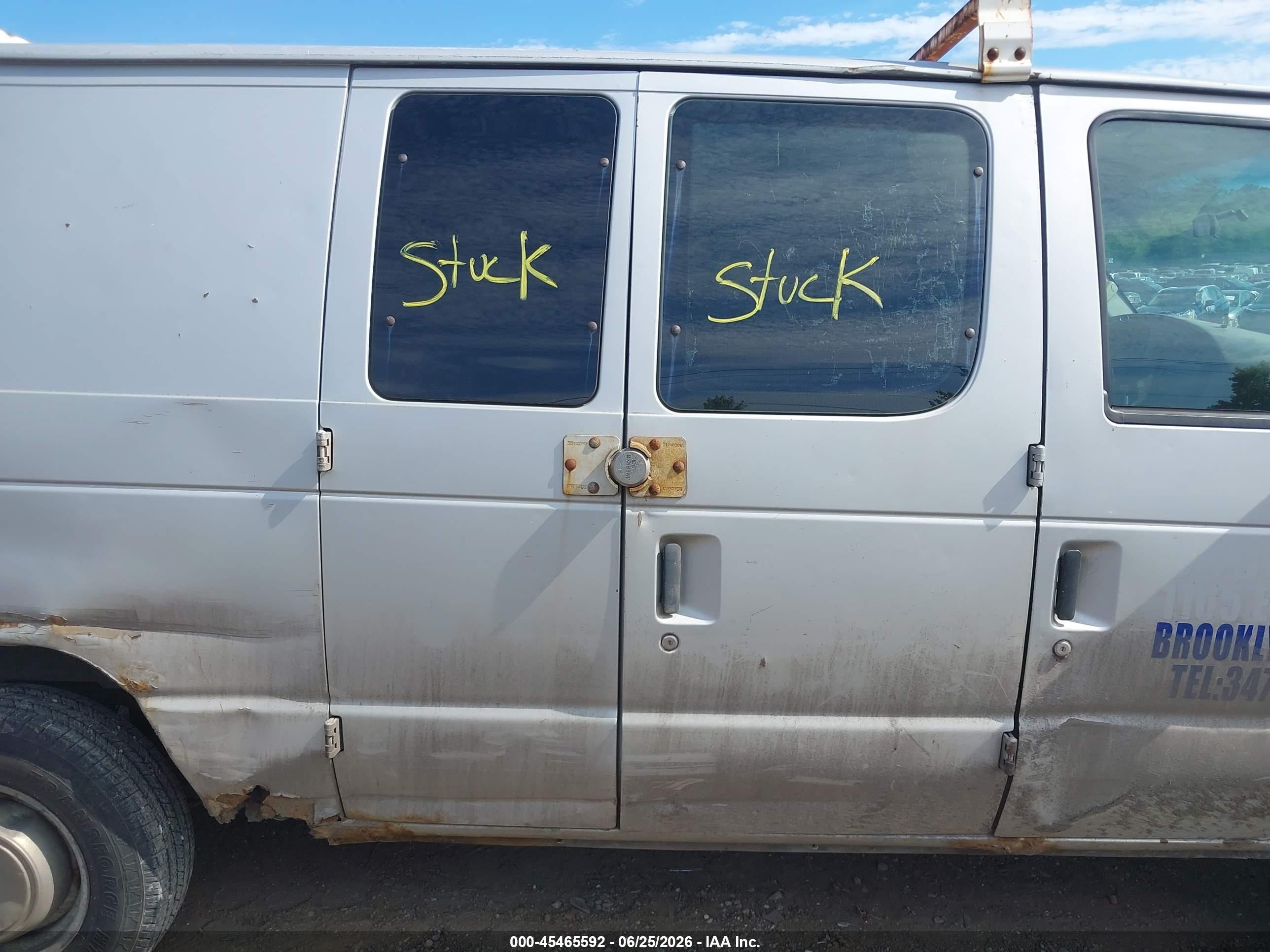 2004 Ford E-250 Commercial/recreational Gray vin: 1FTNE24L64HB18729