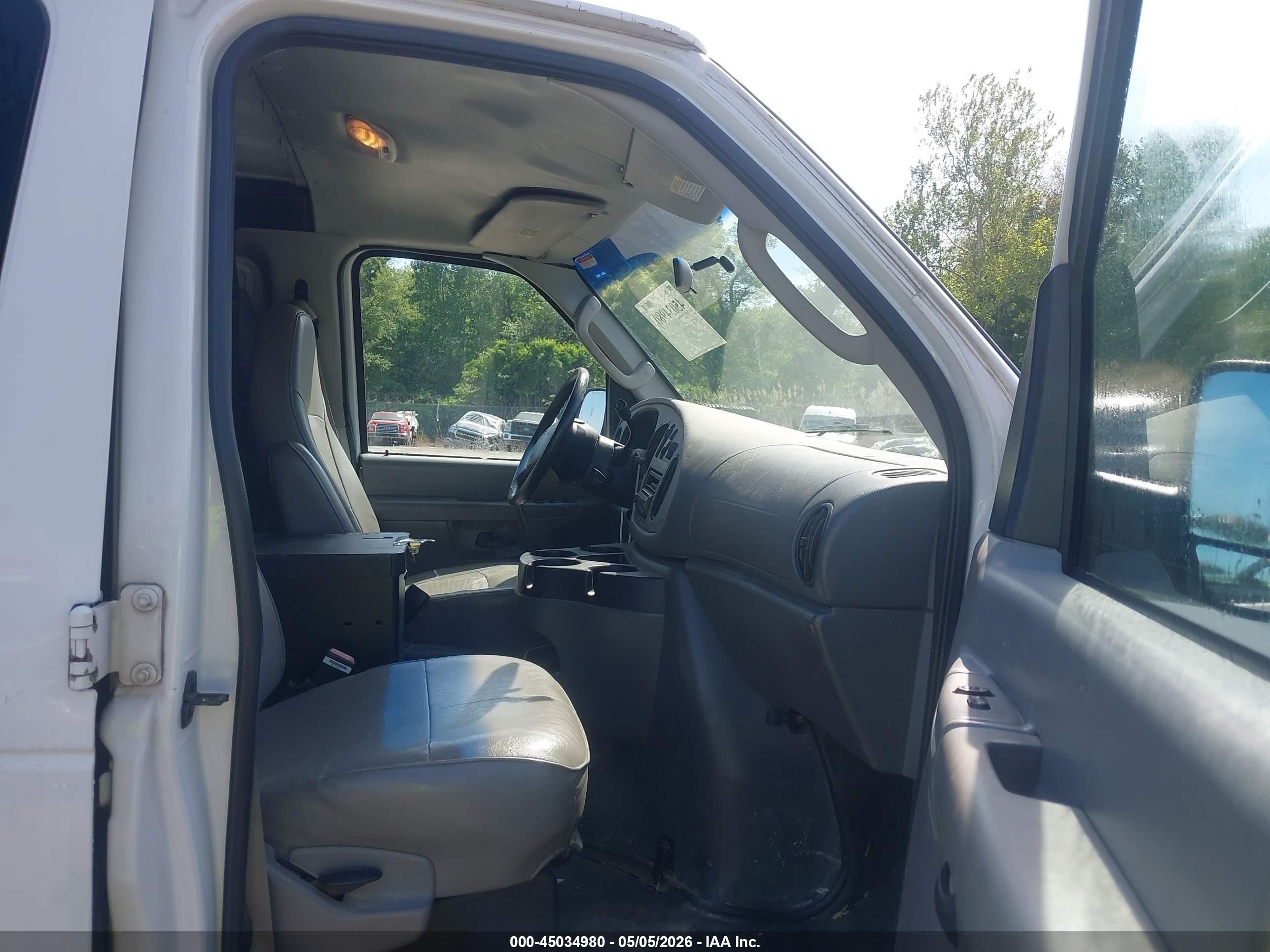 2006 Ford E-250 Commercial/recreational White vin: 1FTNE24L66DB16473