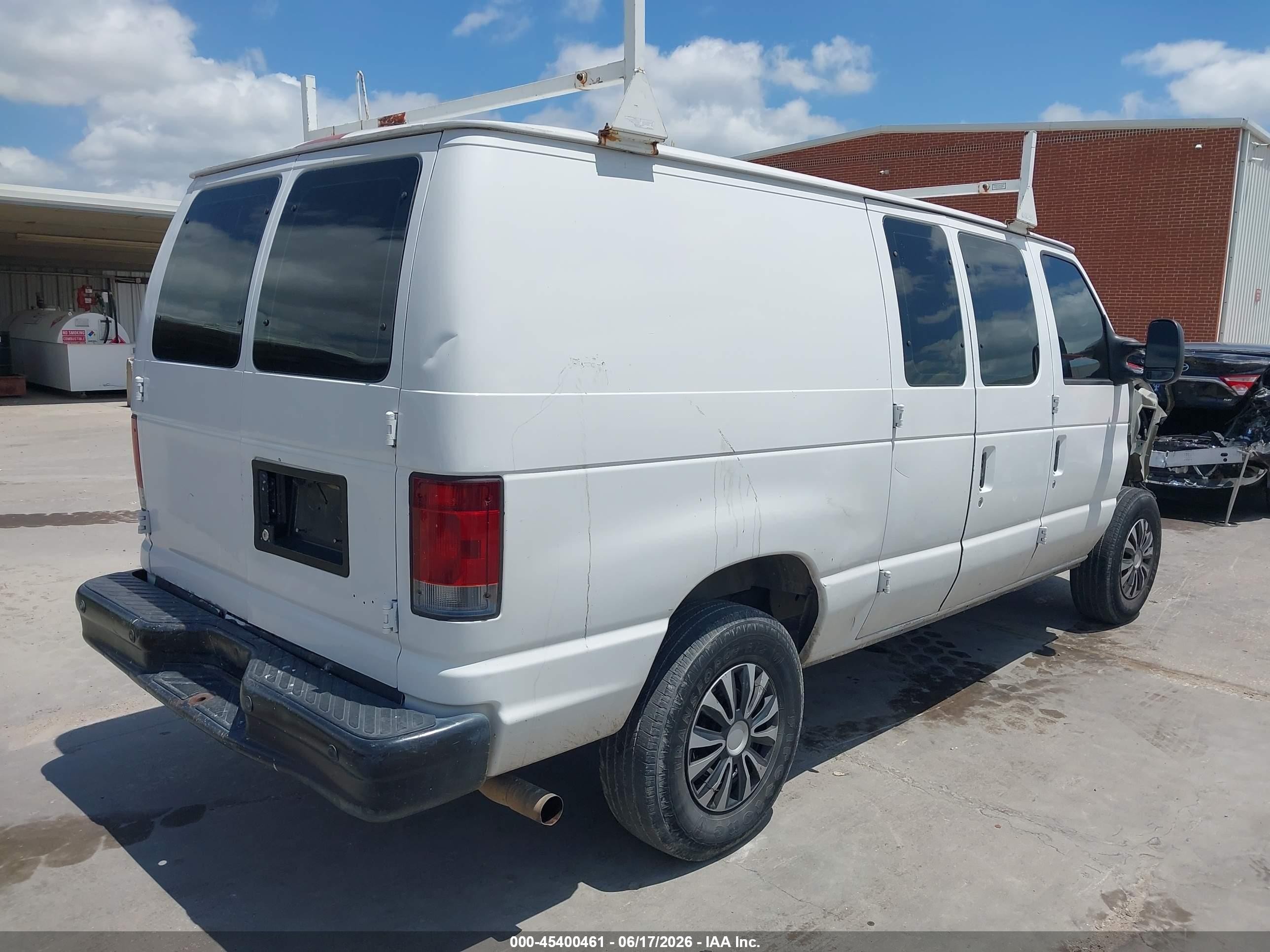 2008 Ford E-250 Commercial/recreational White vin: 1FTNE24L68DB55888