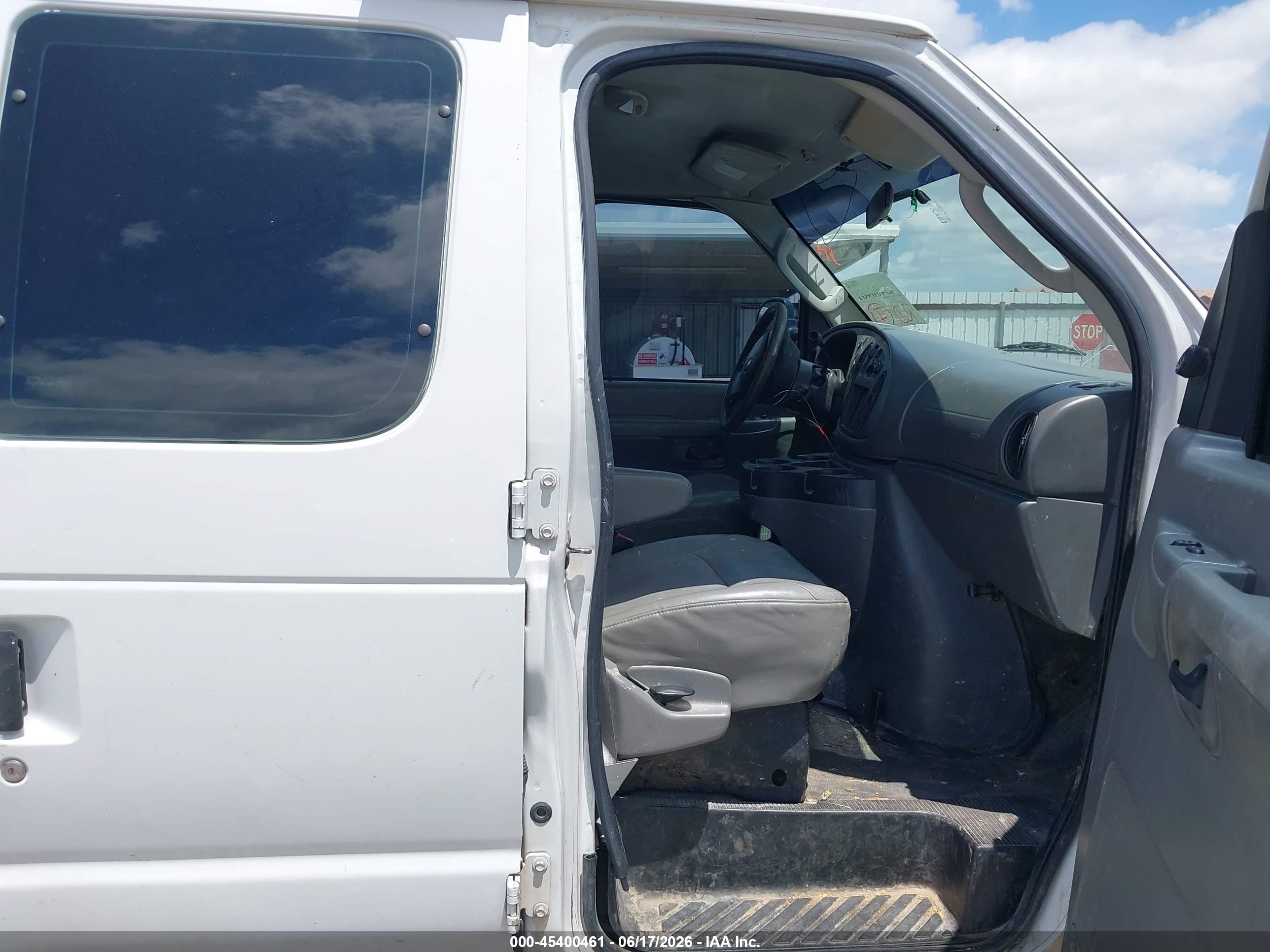 2008 Ford E-250 Commercial/recreational White vin: 1FTNE24L68DB55888
