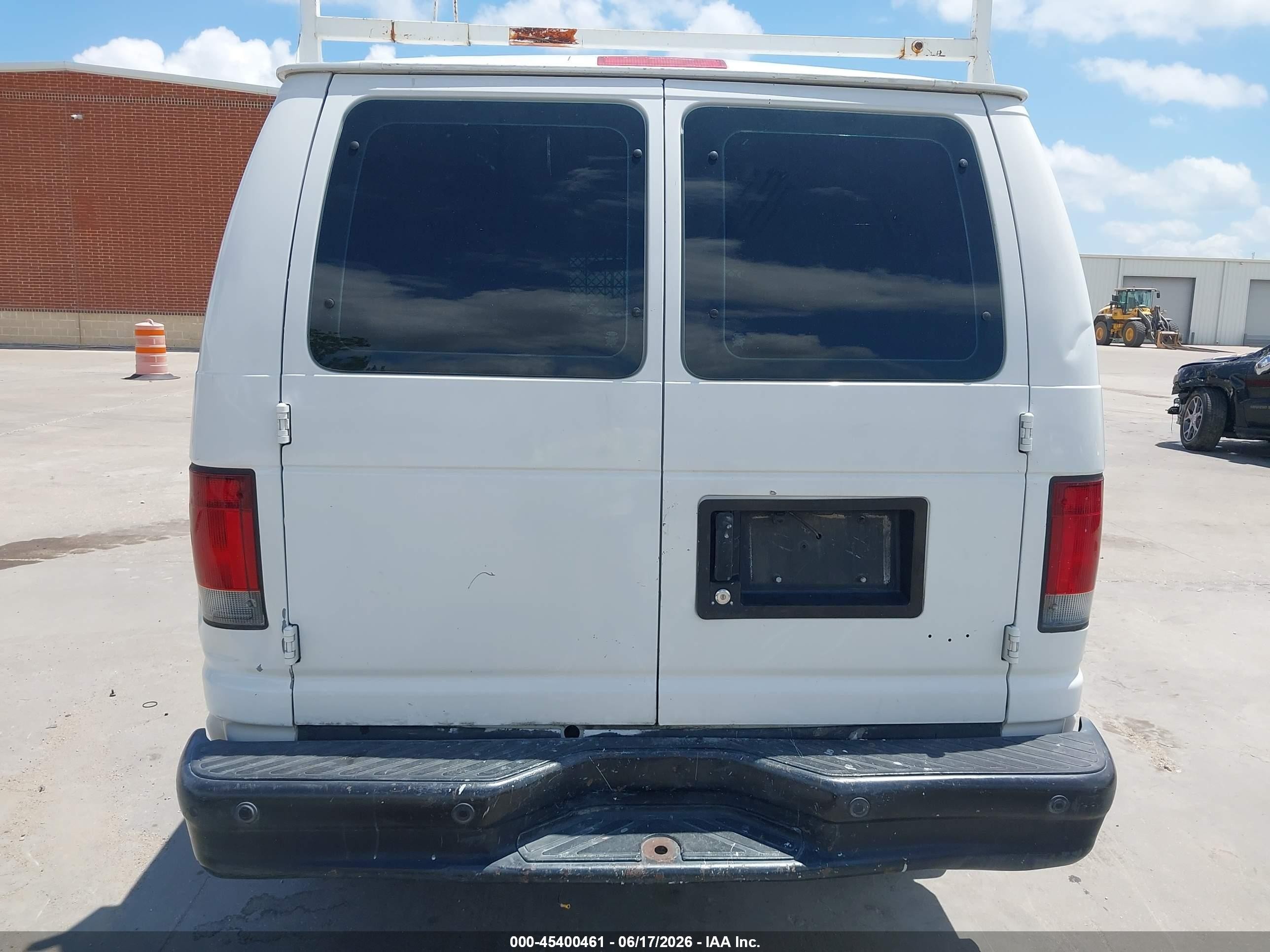 2008 Ford E-250 Commercial/recreational White vin: 1FTNE24L68DB55888