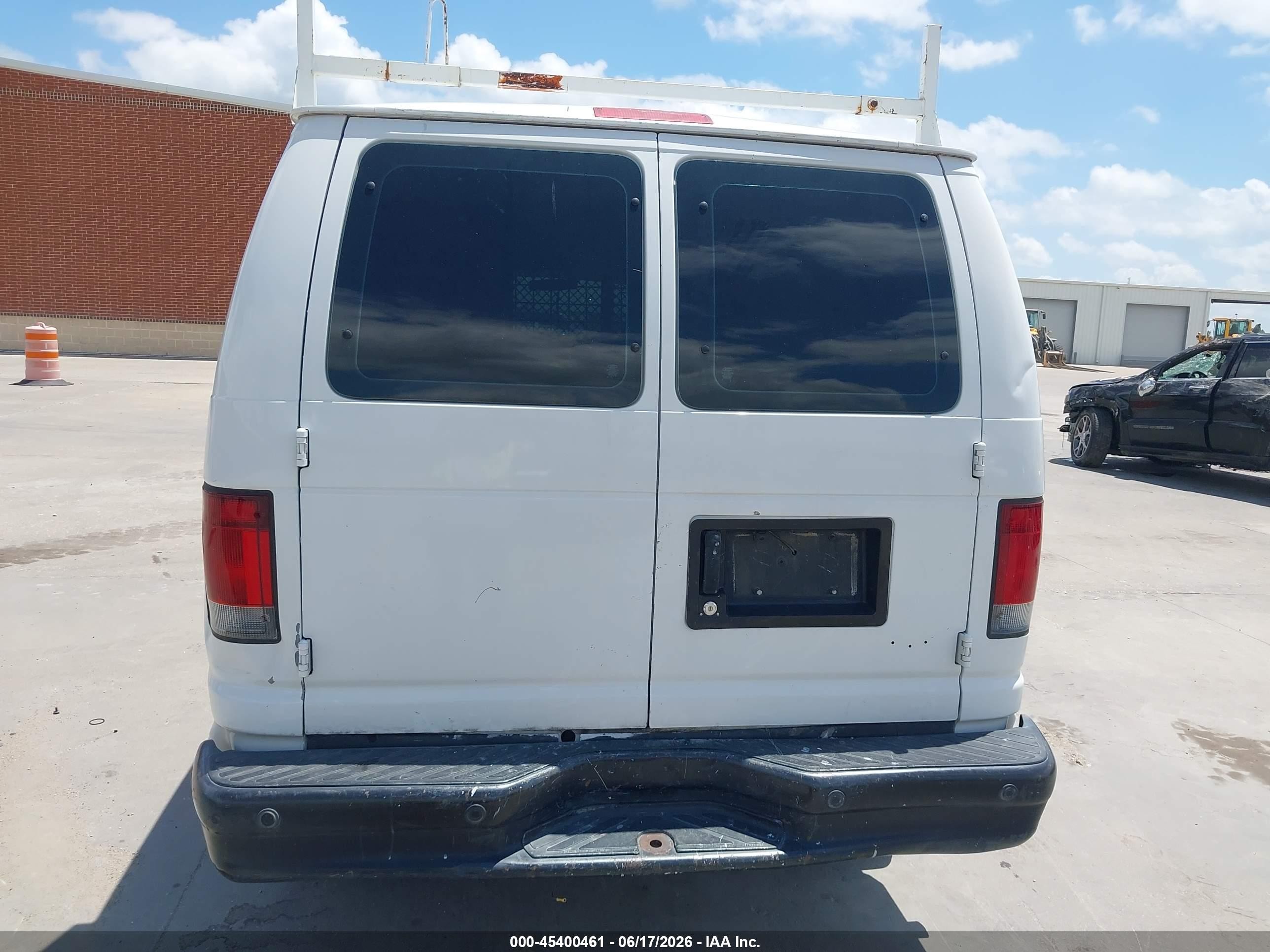 2008 Ford E-250 Commercial/recreational White vin: 1FTNE24L68DB55888