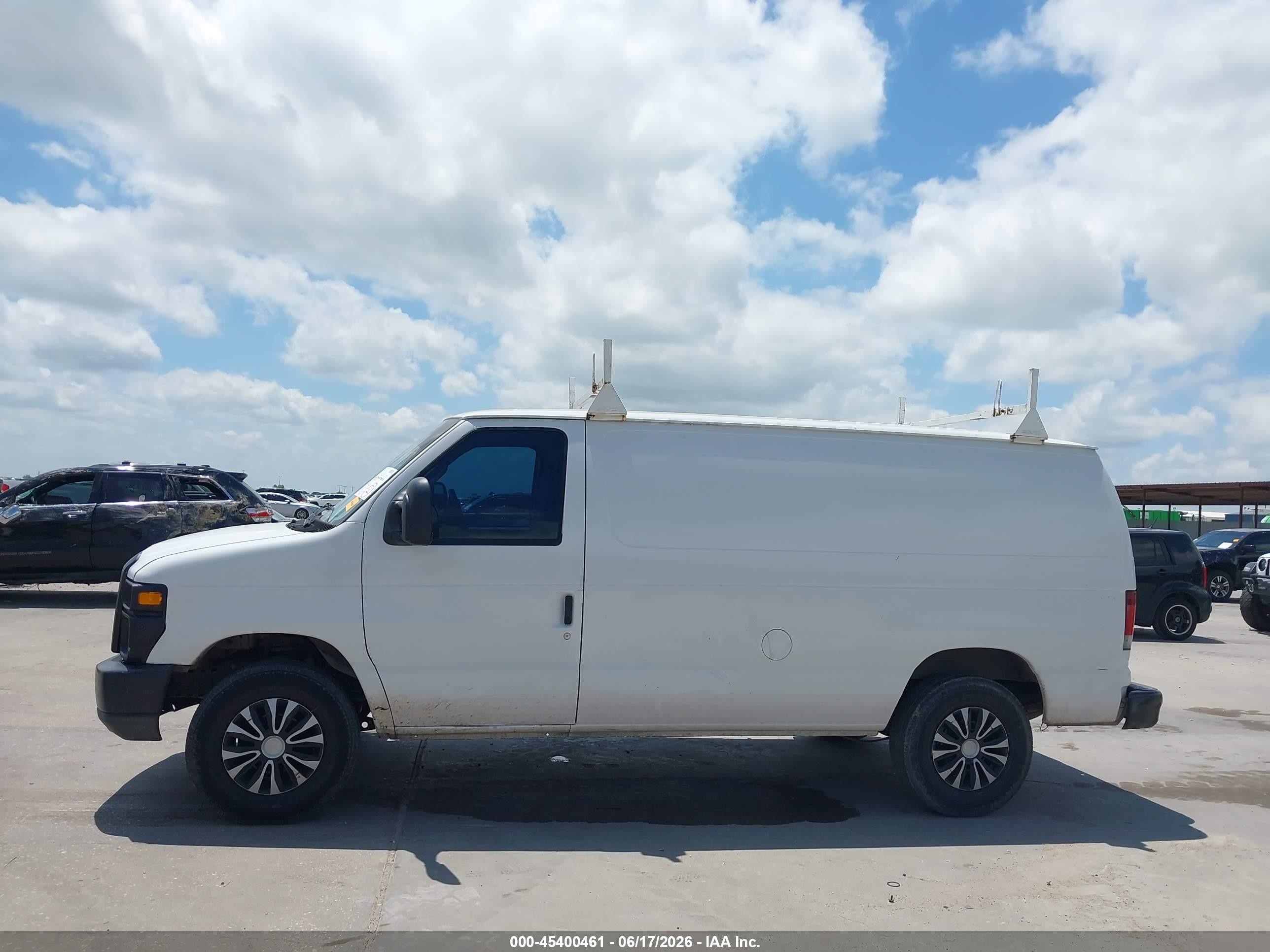 2008 Ford E-250 Commercial/recreational White vin: 1FTNE24L68DB55888