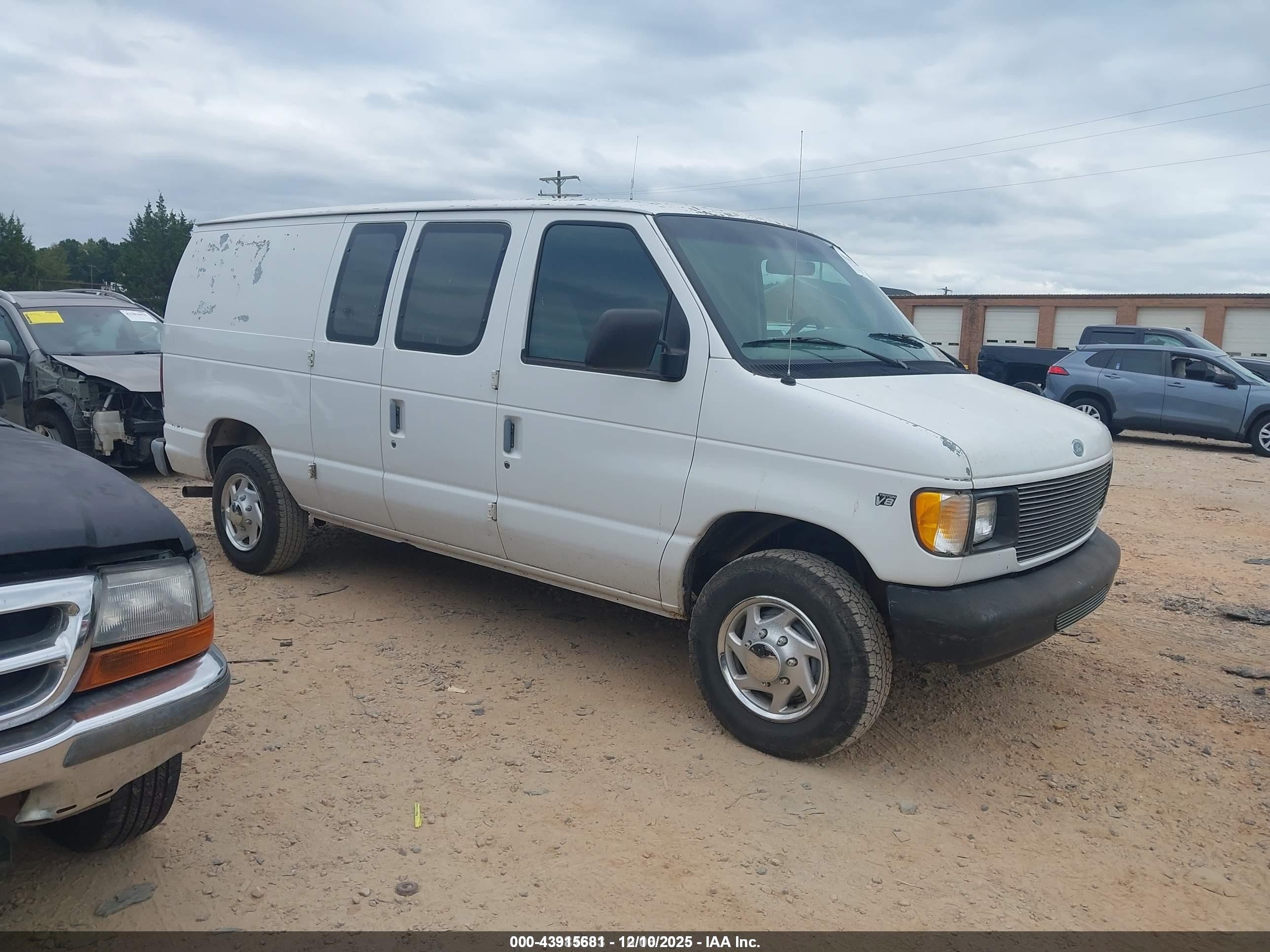 1998 Ford E-250 Commercial/recreational White vin: 1FTNE24L6WHB51829