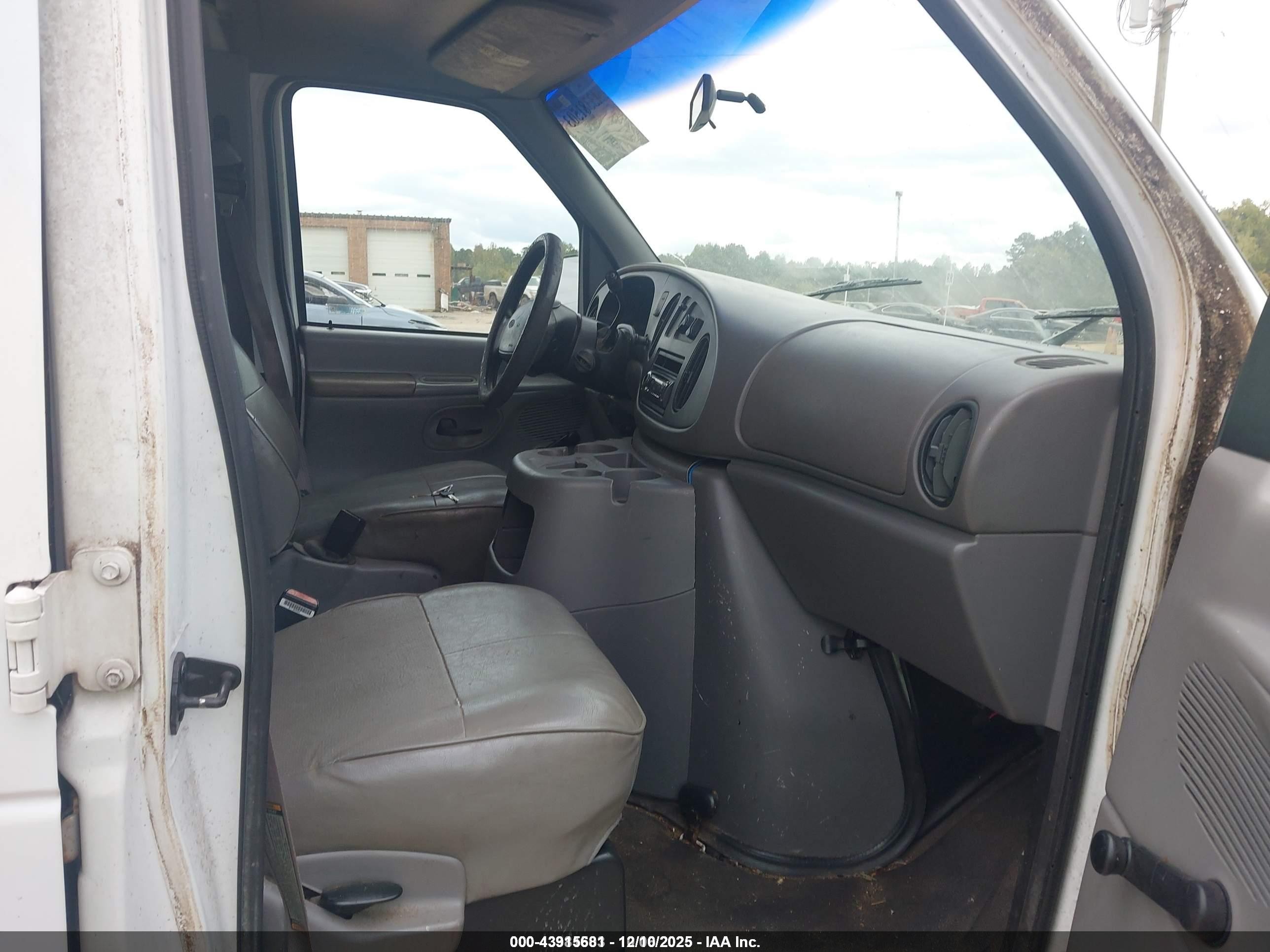 1998 Ford E-250 Commercial/recreational White vin: 1FTNE24L6WHB51829
