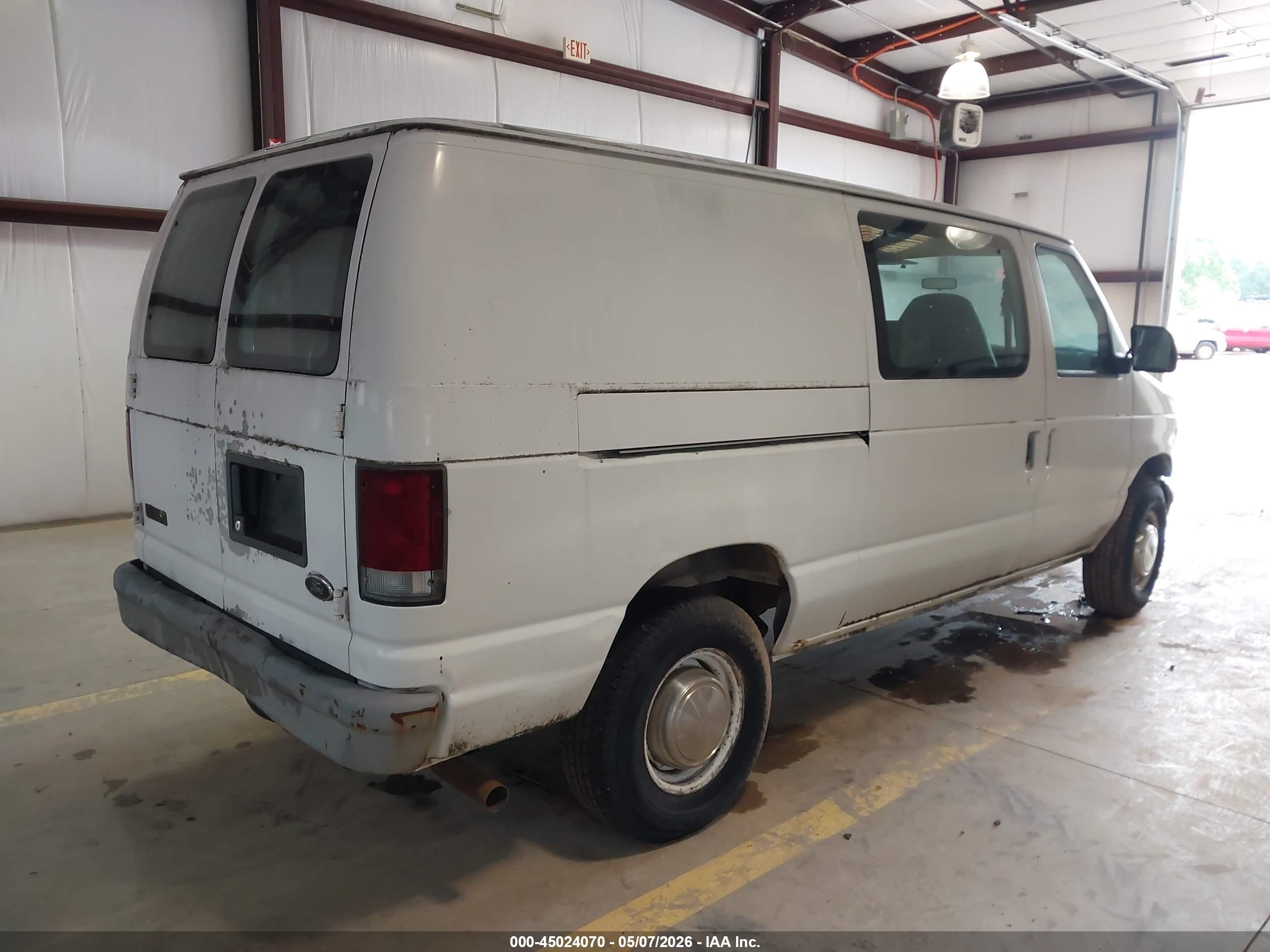 2000 Ford E-250 Commercial/recreational White vin: 1FTNE24L6YHA48106