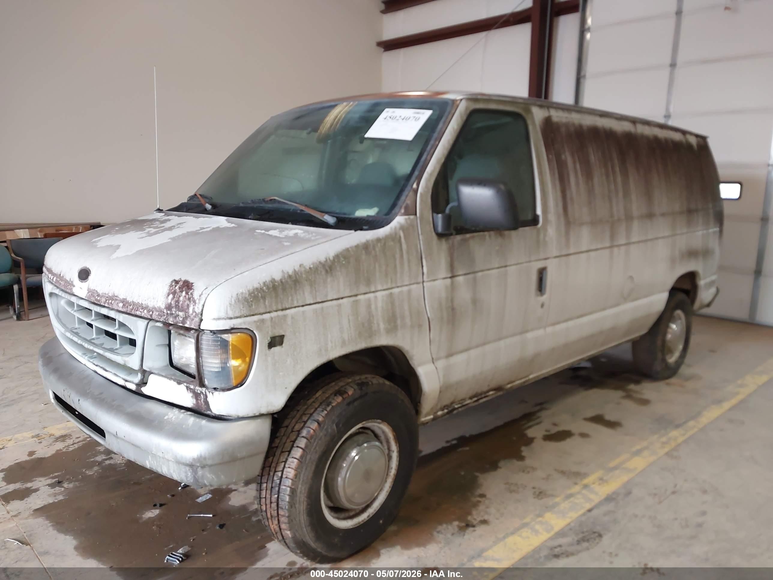 2000 Ford E-250 Commercial/recreational White vin: 1FTNE24L6YHA48106