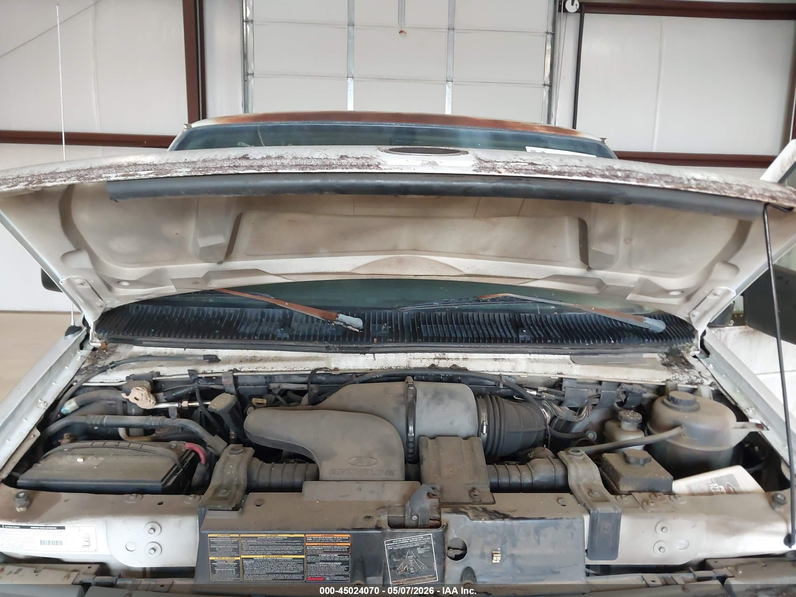 2000 Ford E-250 Commercial/recreational White vin: 1FTNE24L6YHA48106
