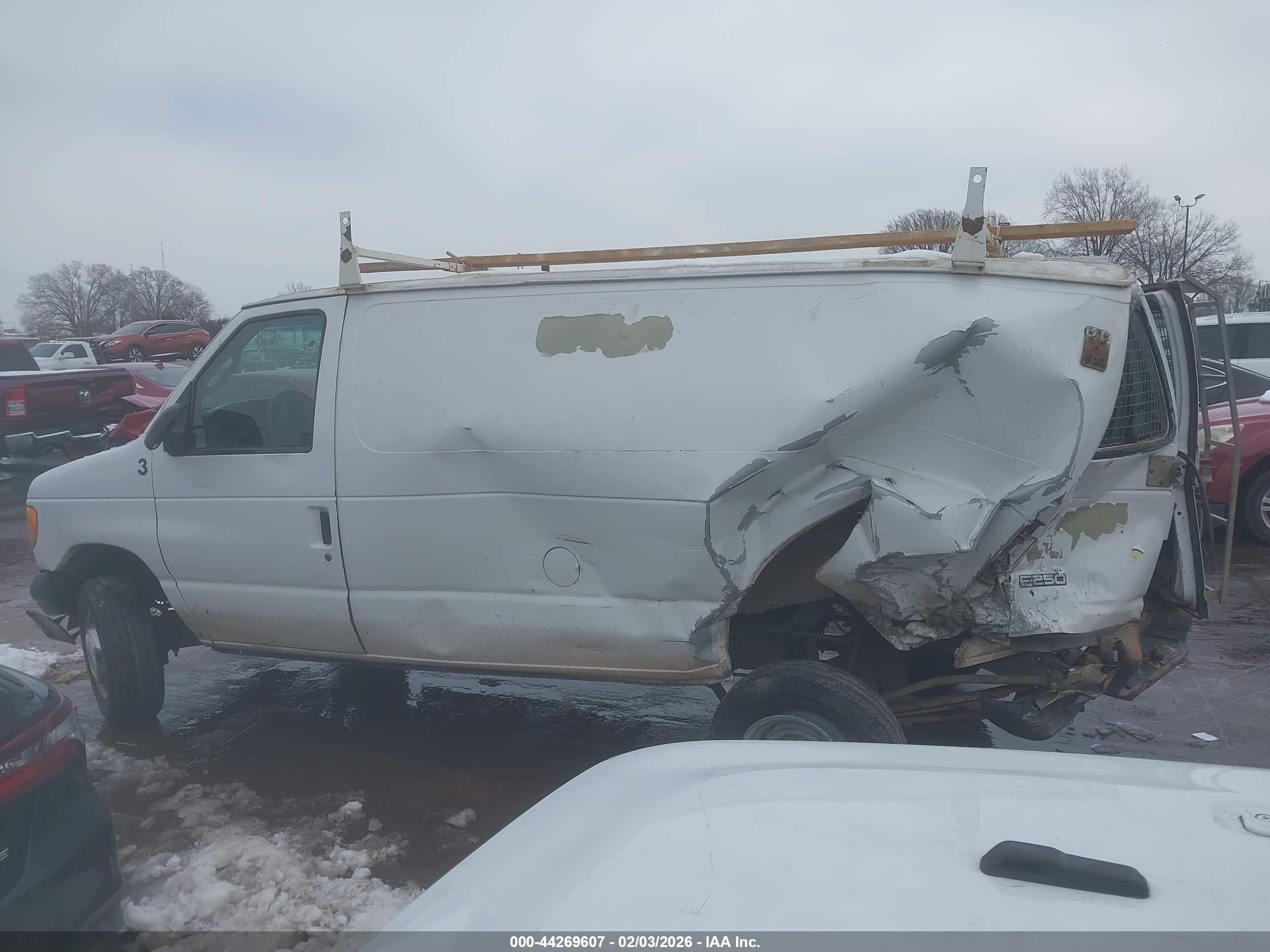 2005 Ford E-250 Commercial/recreational White vin: 1FTNE24L85HA56428