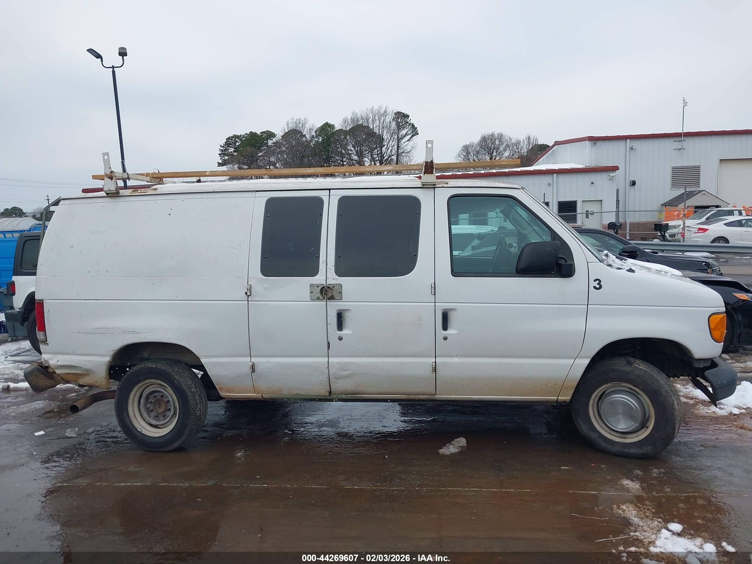 2005 Ford E-250 Commercial/recreational White vin: 1FTNE24L85HA56428