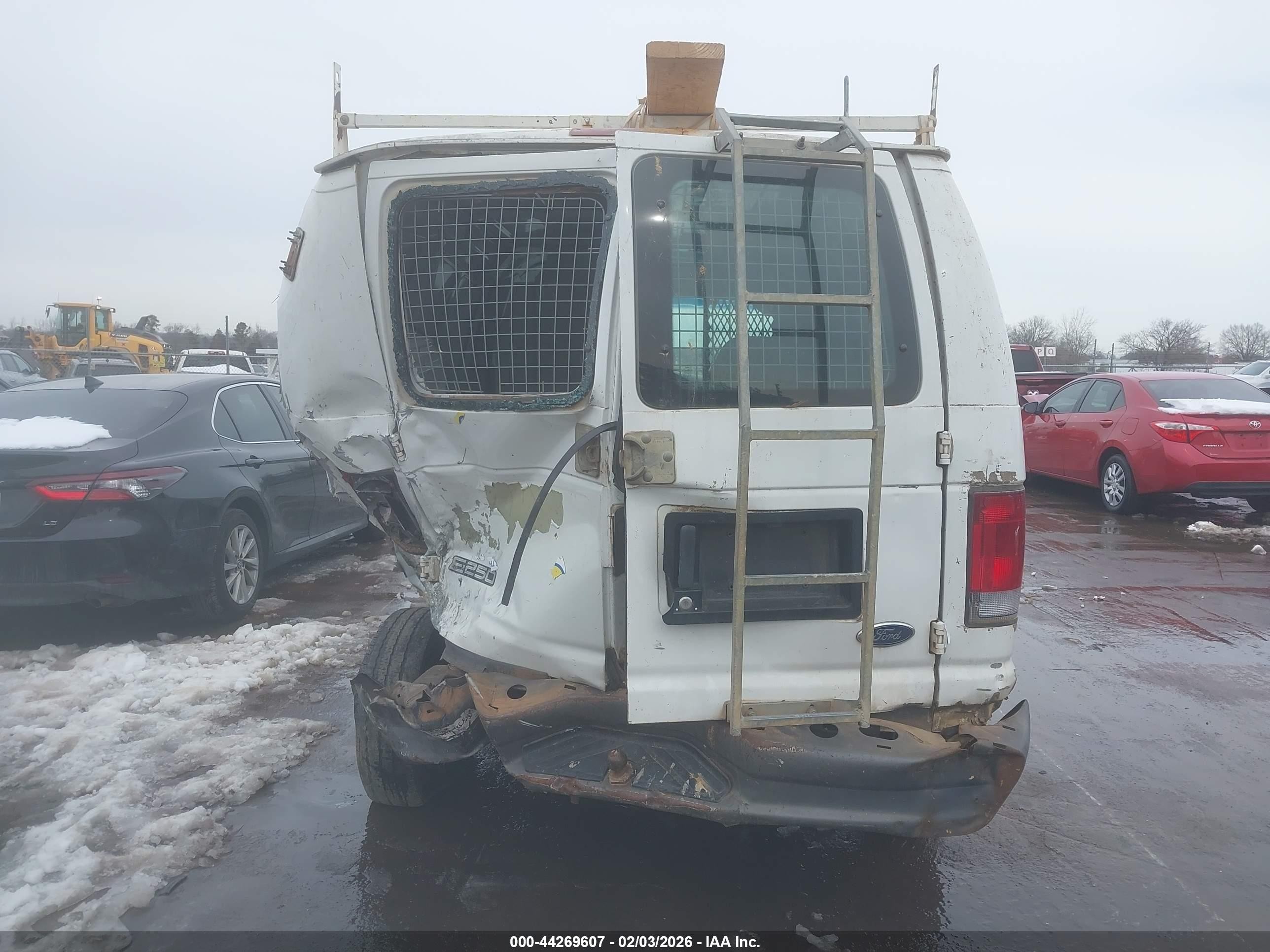 2005 Ford E-250 Commercial/recreational White vin: 1FTNE24L85HA56428