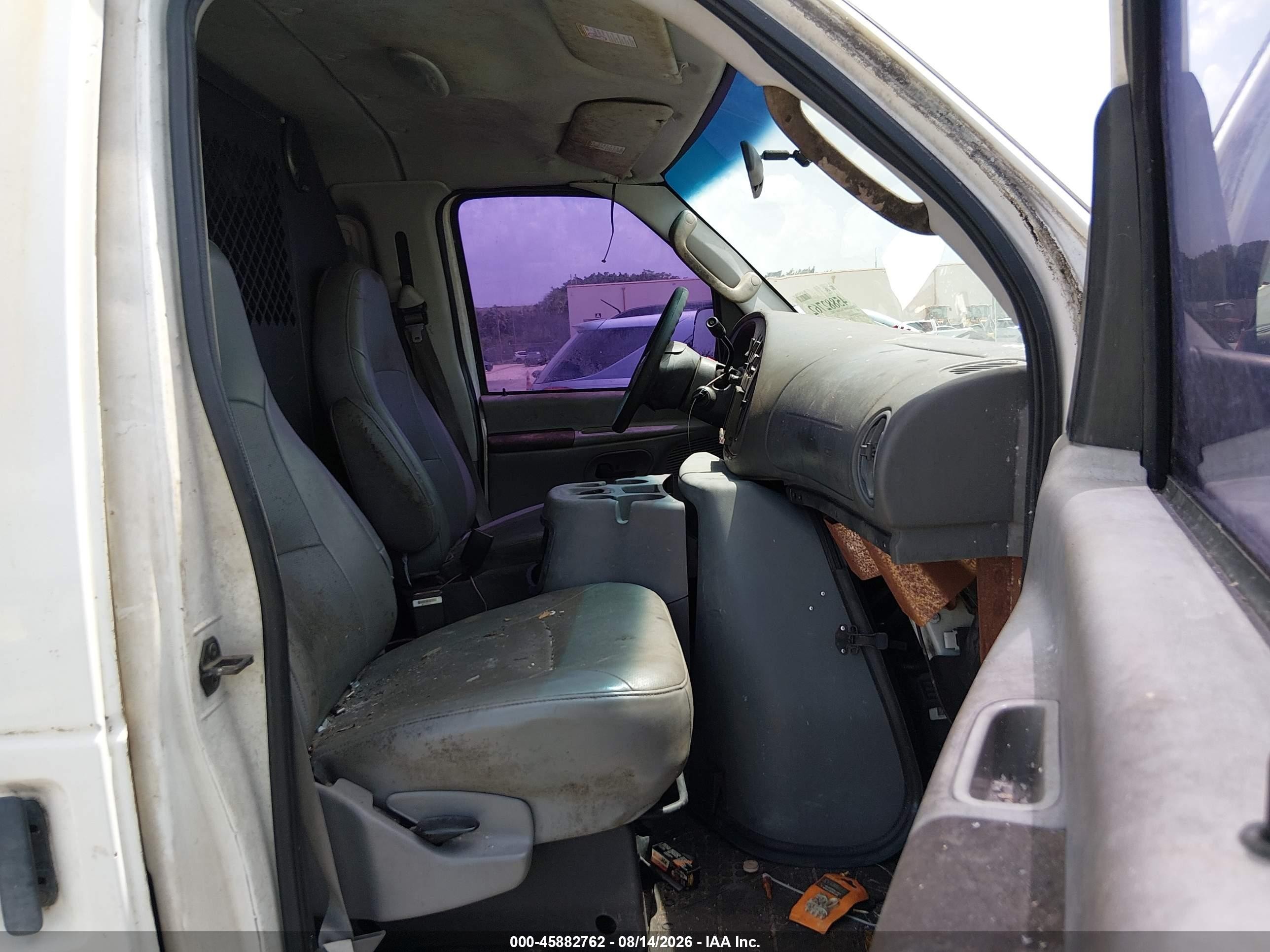 2005 Ford E-250 Commercial/recreational White vin: 1FTNE24L85HB25490