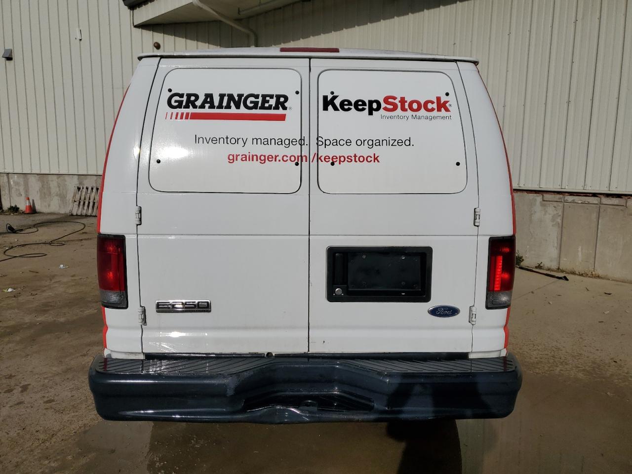 2008 Ford Econoline E250 Van White vin: 1FTNE24L88DB10127 Damage: Rear Bumper, Dent(s) W/ Paint Dmg, 7 to 8 inches