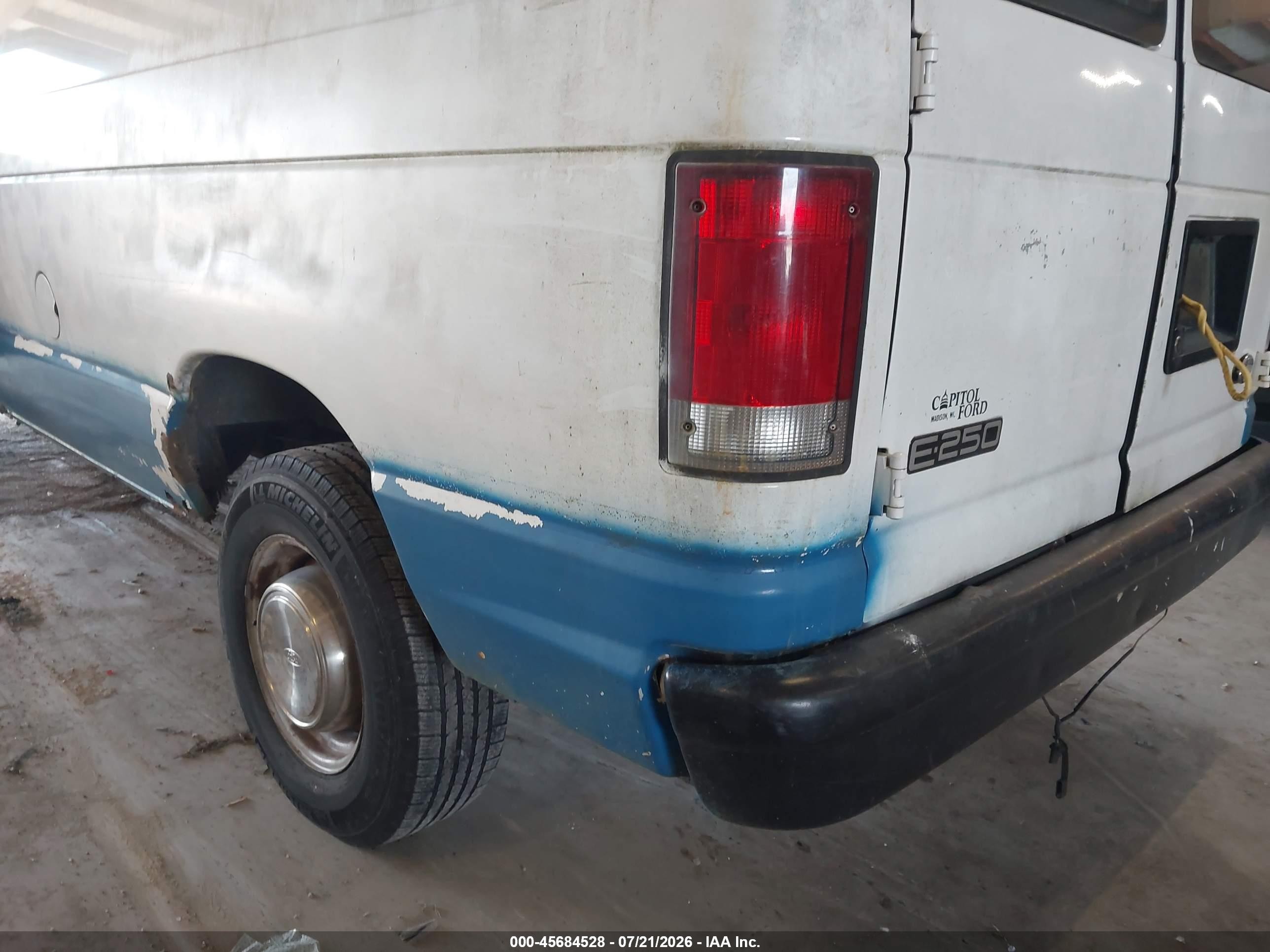 1999 Ford E-250 Commercial/recreational White vin: 1FTNE24L8XHC02801