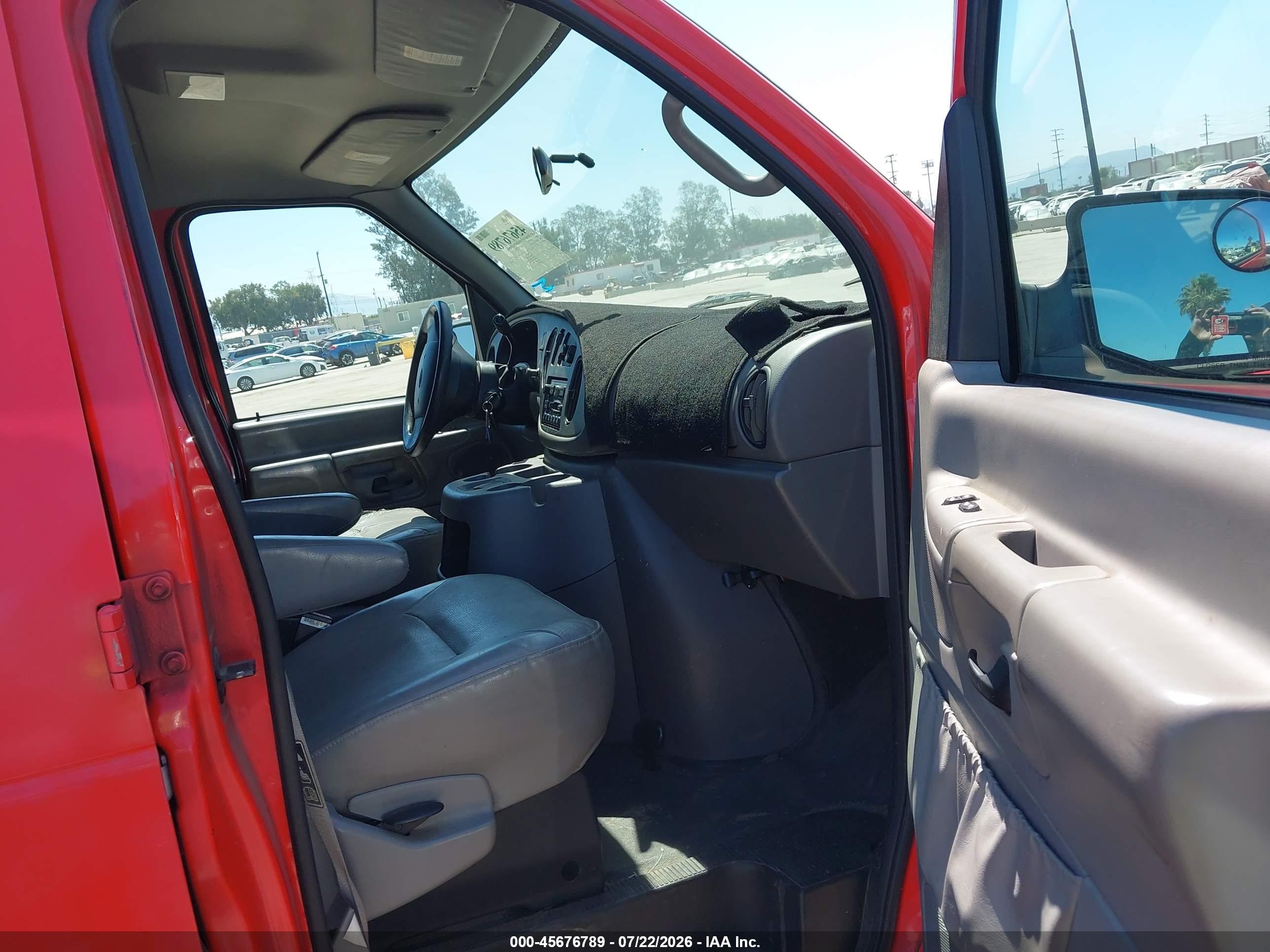 2001 Ford E-250 Commercial/recreational Red vin: 1FTNE24L91HA85995