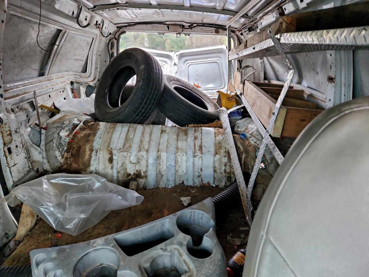2001 Ford Econoline E250 Van White vin: 1FTNE24L91HB20194