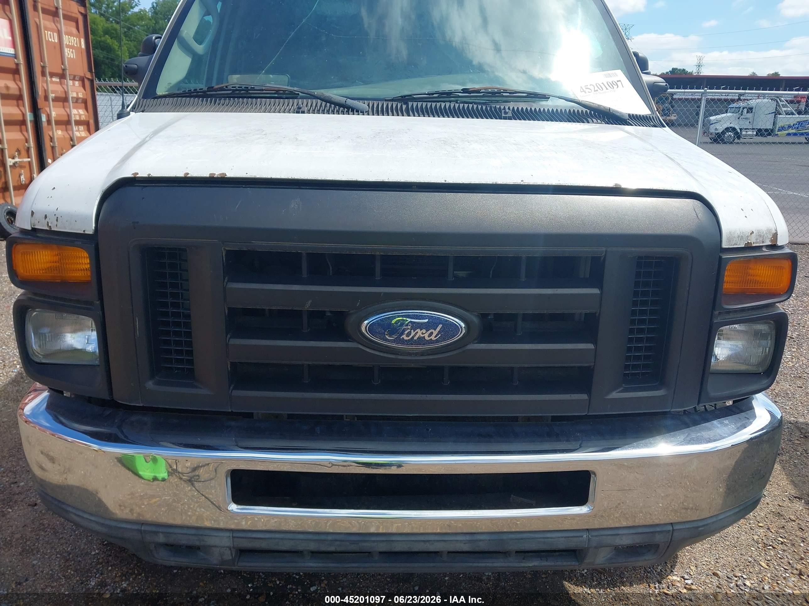 2008 Ford E-250 Commercial/recreational White vin: 1FTNE24L98DB00108