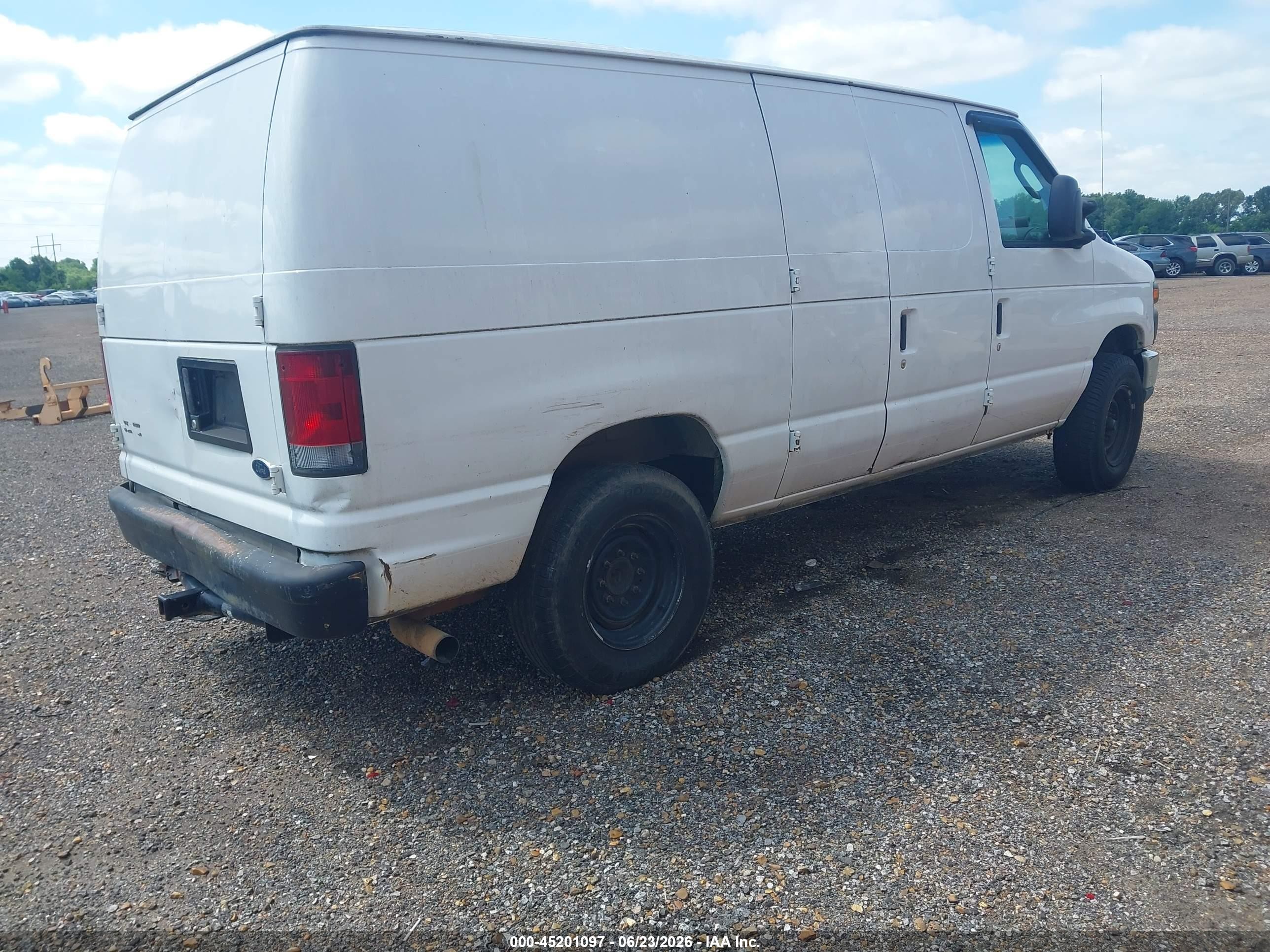 2008 Ford E-250 Commercial/recreational White vin: 1FTNE24L98DB00108