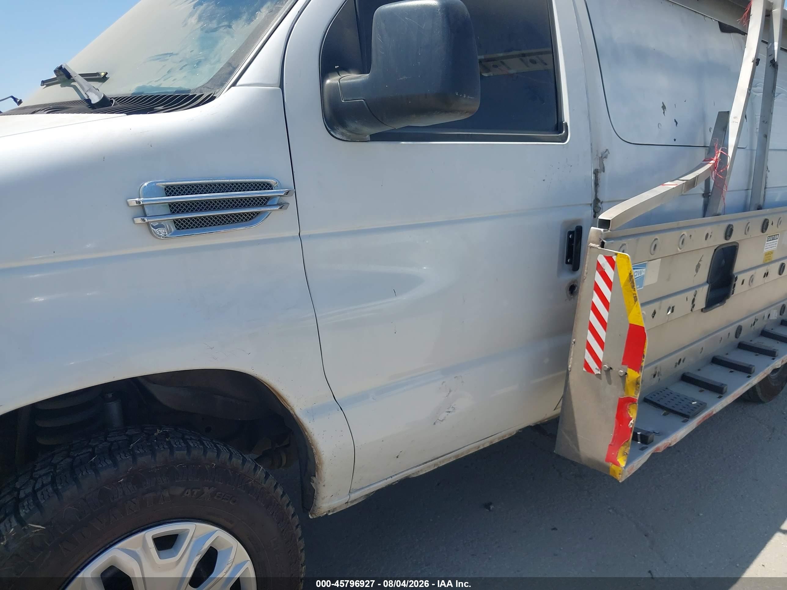 2000 Ford E-250 Yellow vin: 1FTNE24L9YHB13157