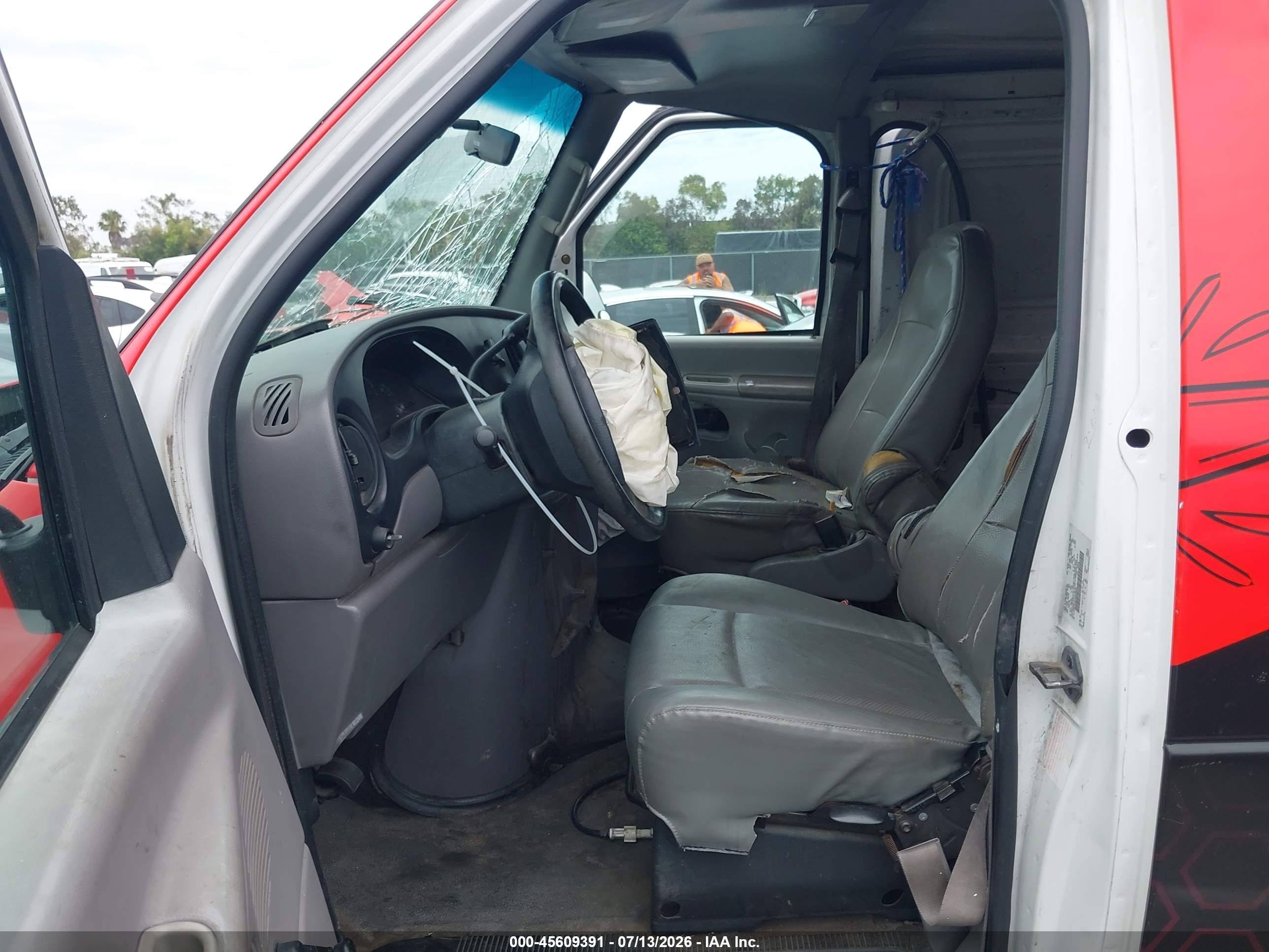 2001 Ford E-250 Commercial/recreational White vin: 1FTNE24LX1HA39849
