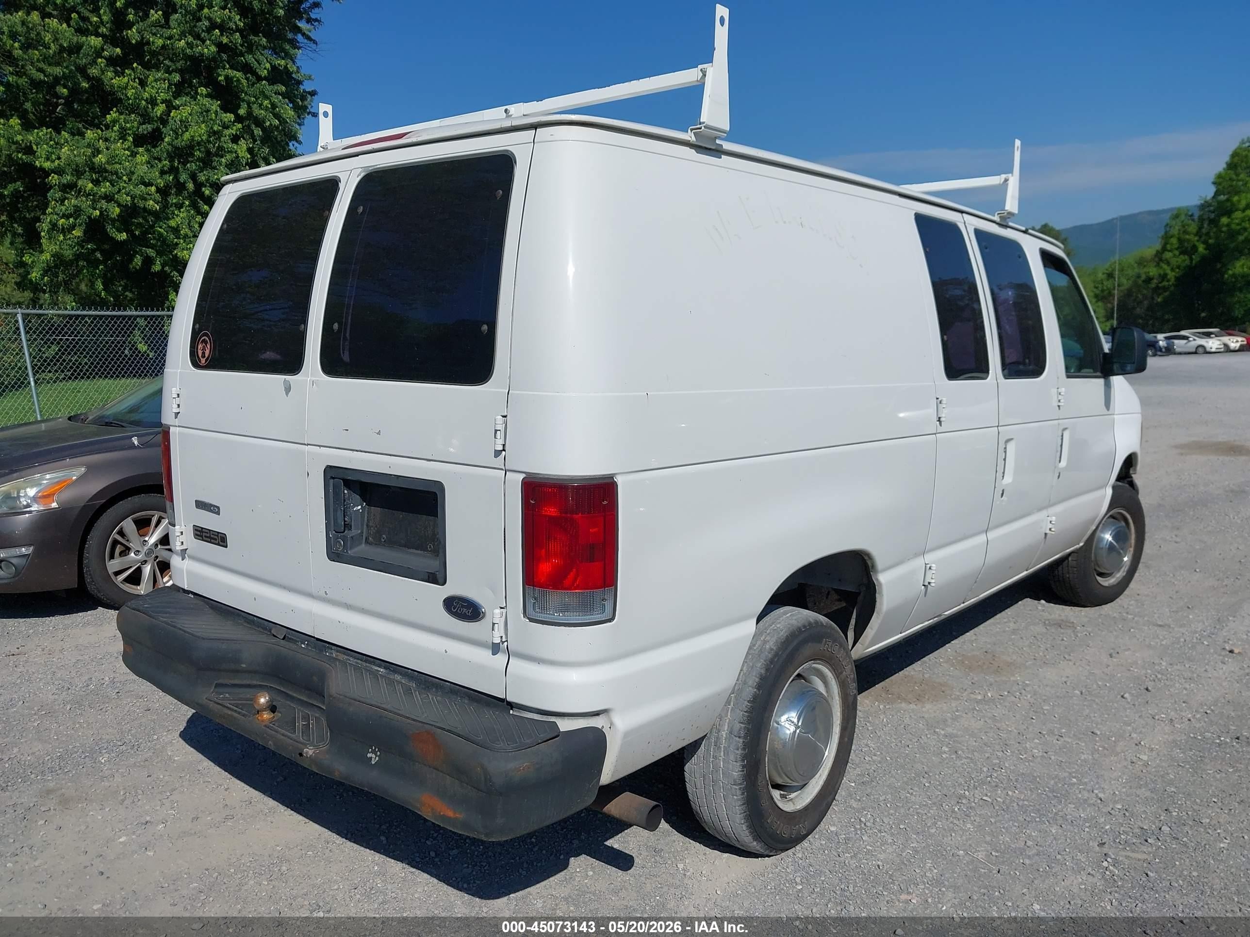 2003 Ford E-250 Commercial/recreational White vin: 1FTNE24LX3HB74929