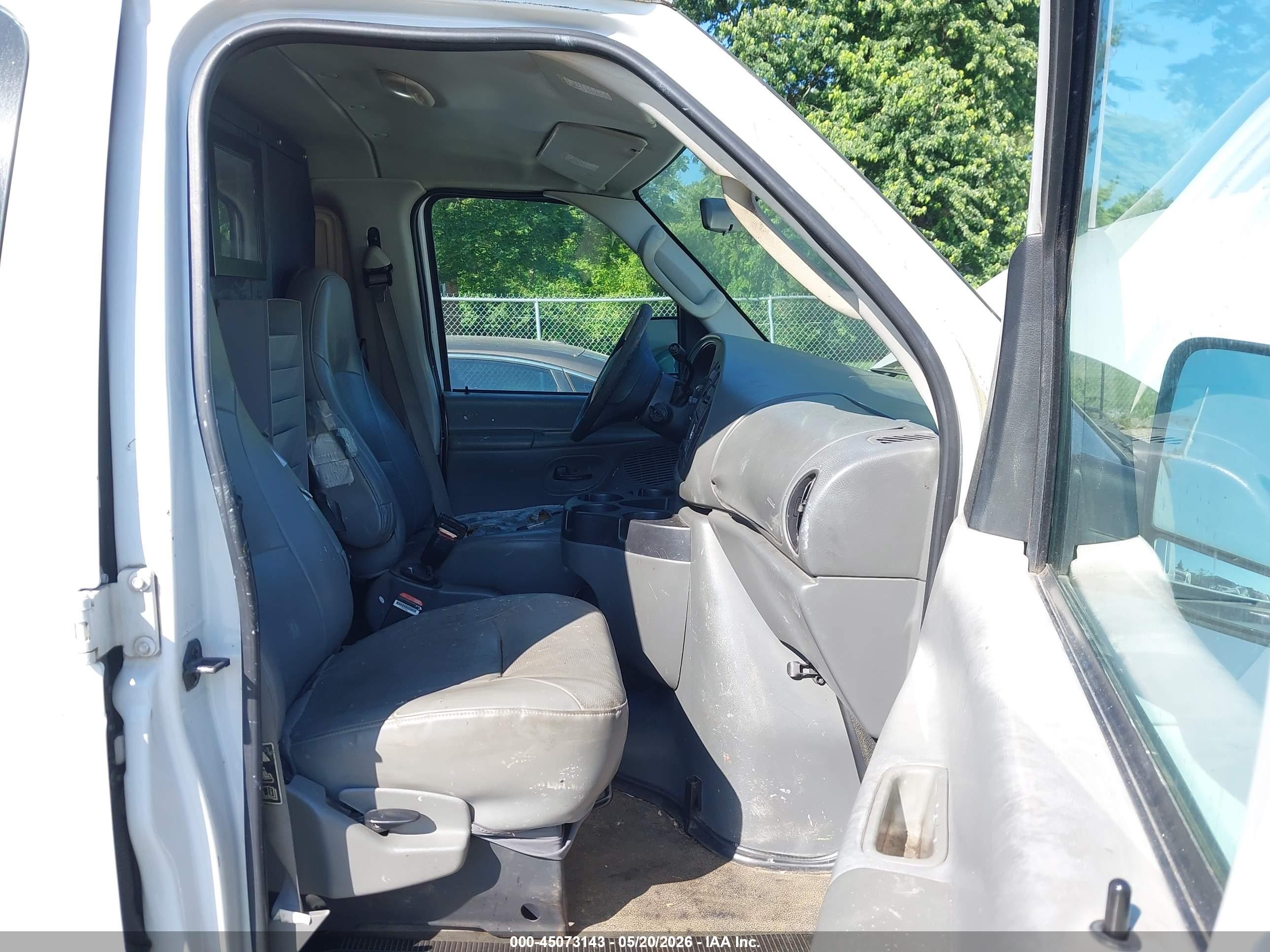 2003 Ford E-250 Commercial/recreational White vin: 1FTNE24LX3HB74929