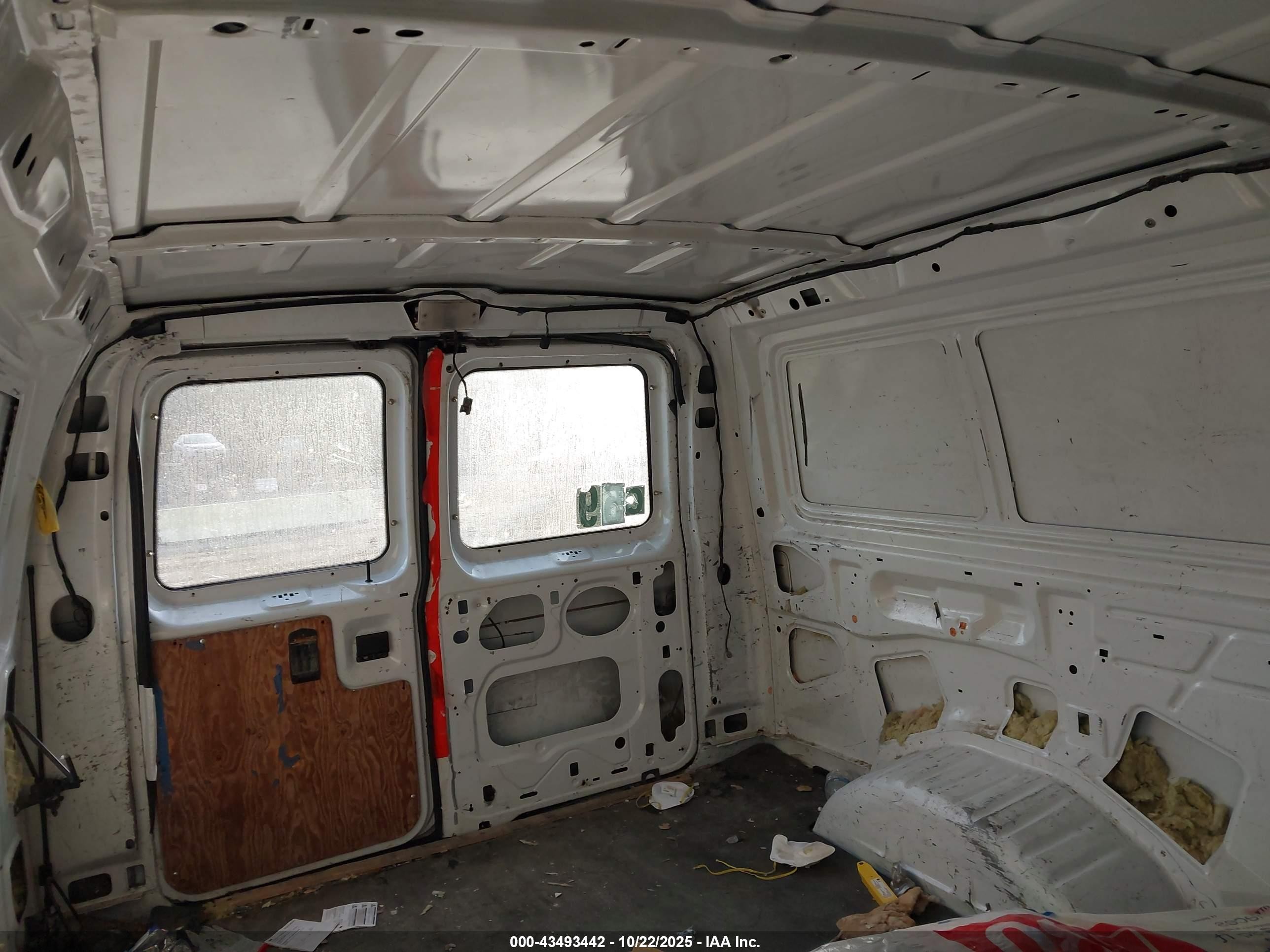 2004 Ford E-250 Commercial/recreational Белый vin: 1FTNE24LX4HA25275