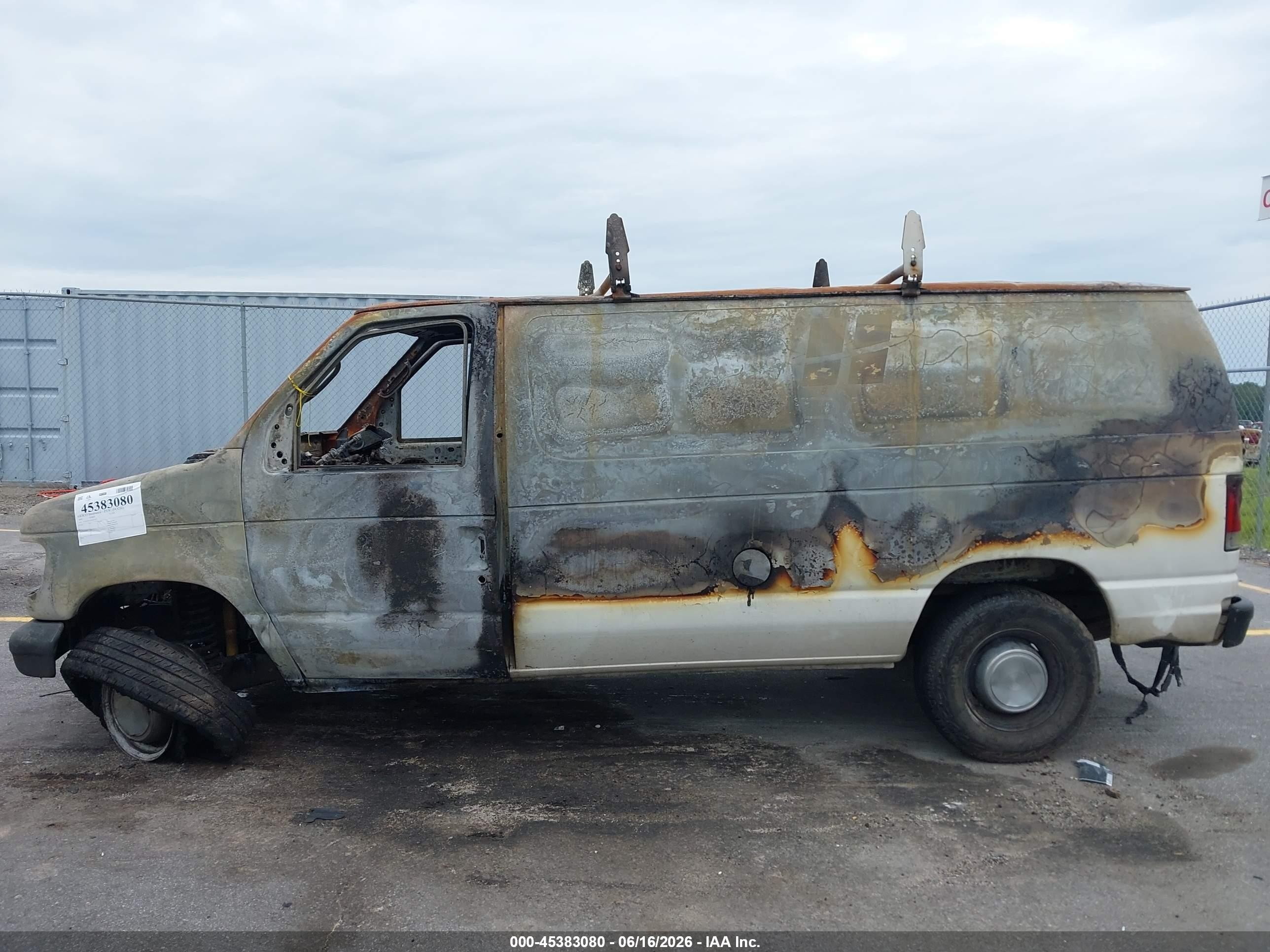 2005 Ford E-250 Commercial/recreational White vin: 1FTNE24LX5HA43471