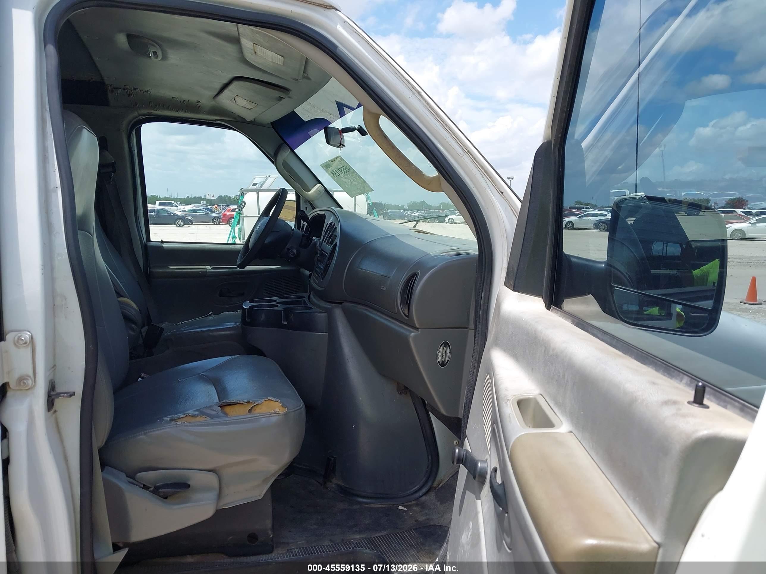 2006 Ford E-250 Commercial/recreational White vin: 1FTNE24LX6DA92615