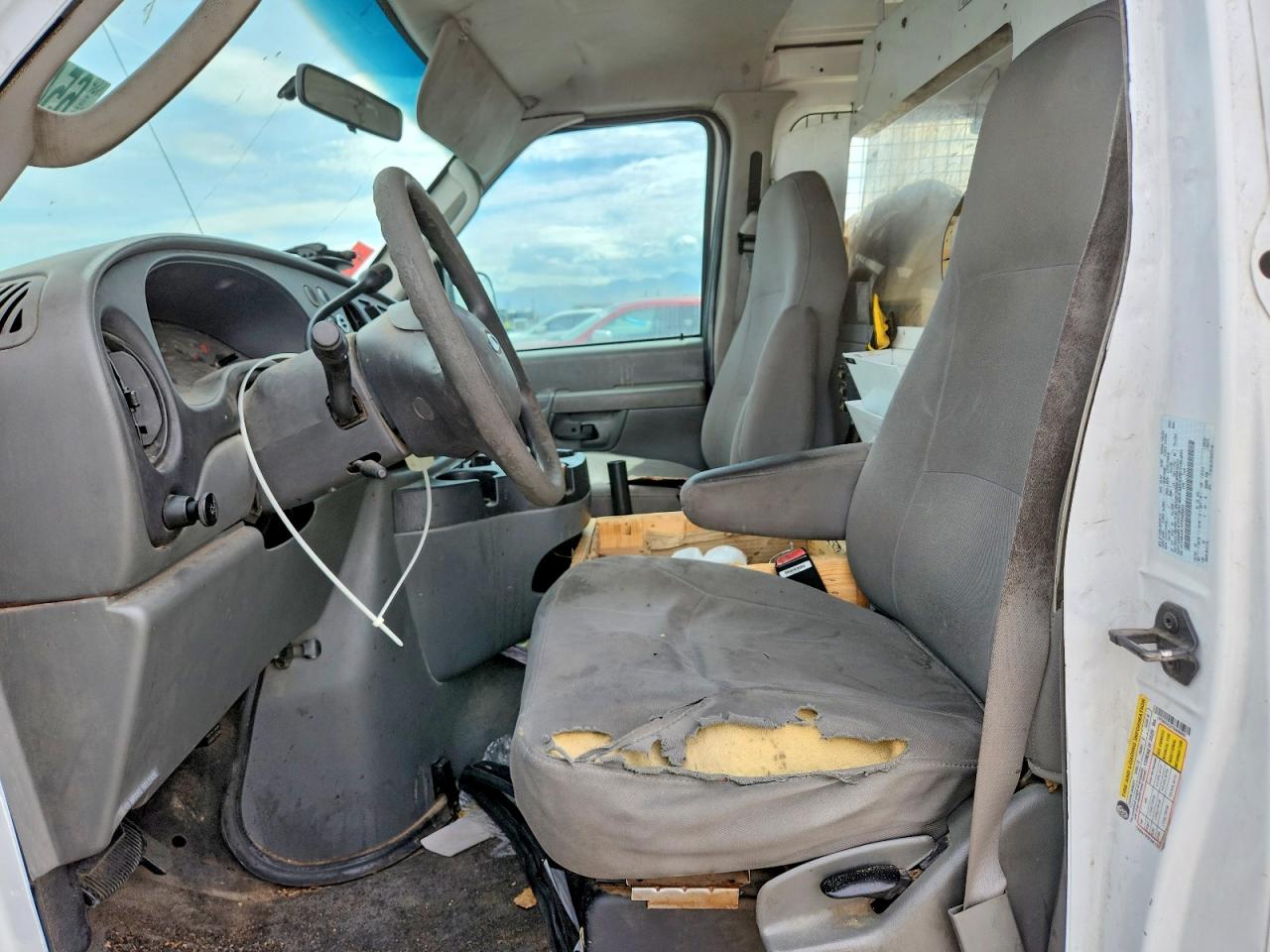 2007 Ford Econoline E250 Van White vin: 1FTNE24LX7DA68803