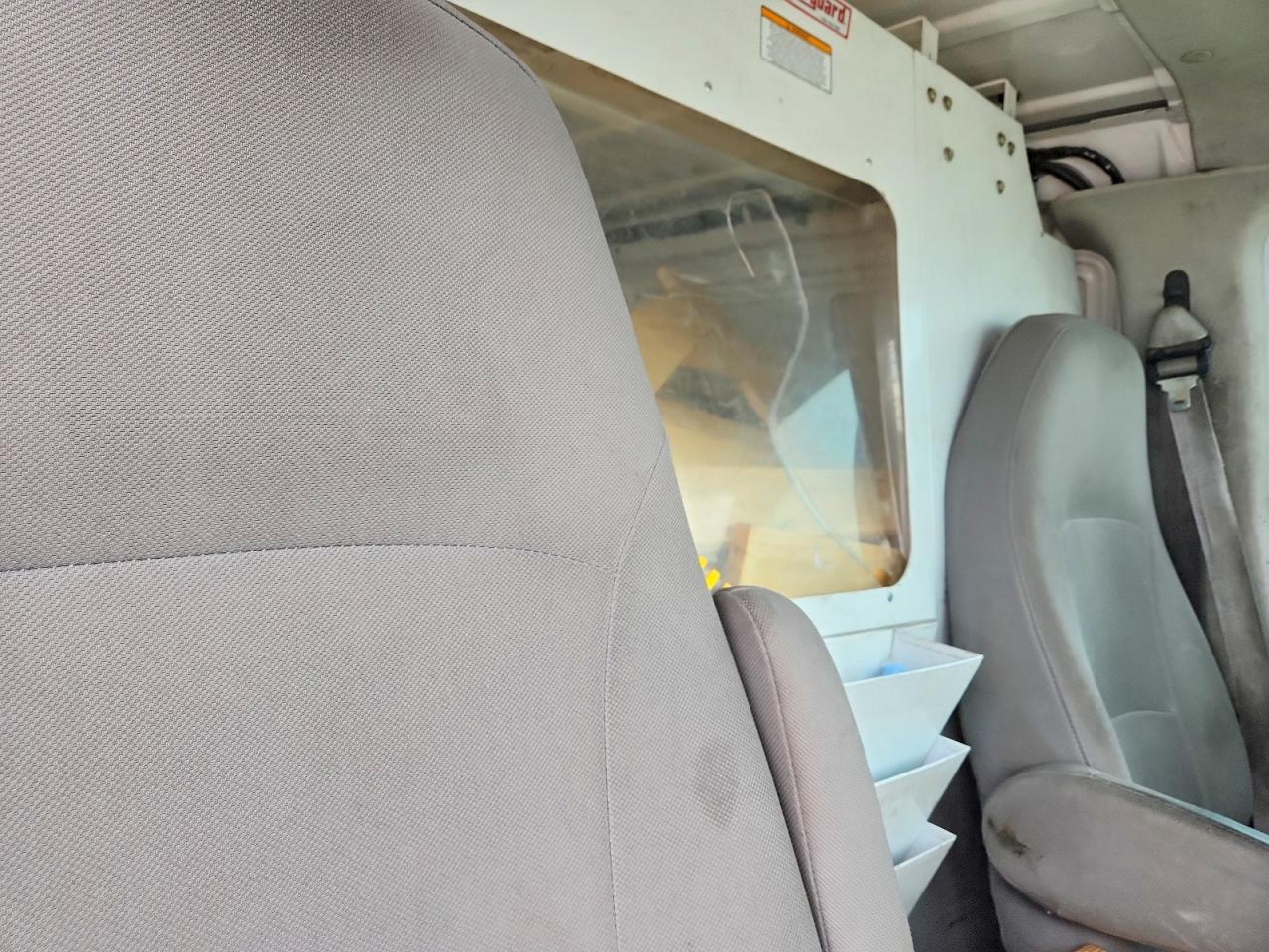 2007 Ford Econoline E250 Van White vin: 1FTNE24LX7DA68803