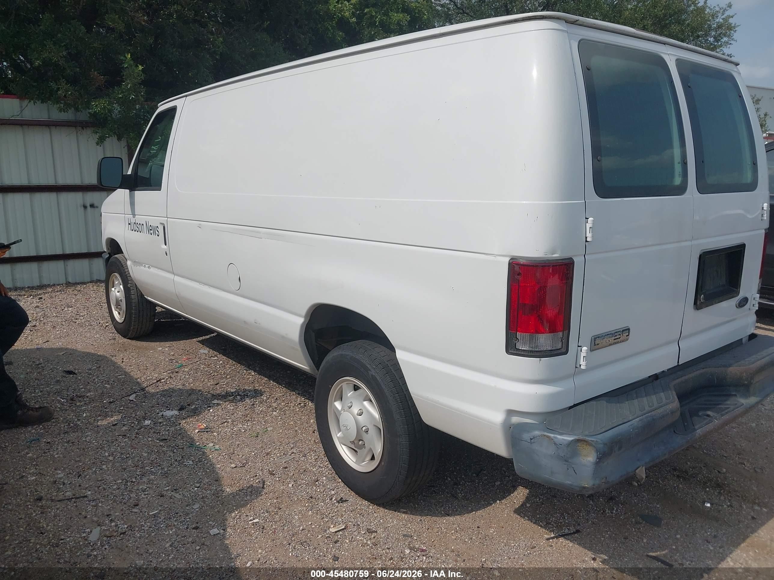 2008 Ford E-250 Commercial/recreational White vin: 1FTNE24LX8DA81407