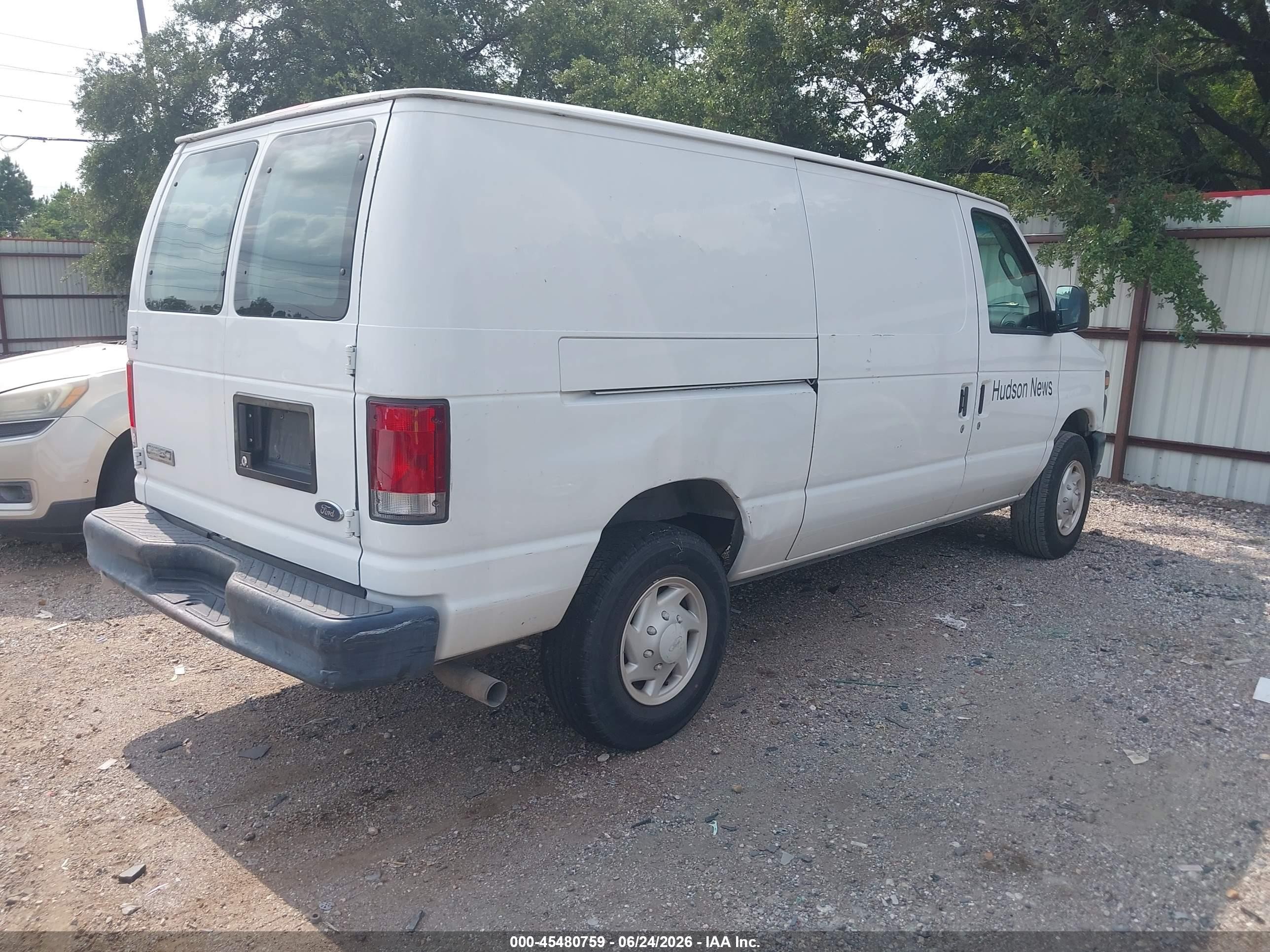 2008 Ford E-250 Commercial/recreational White vin: 1FTNE24LX8DA81407