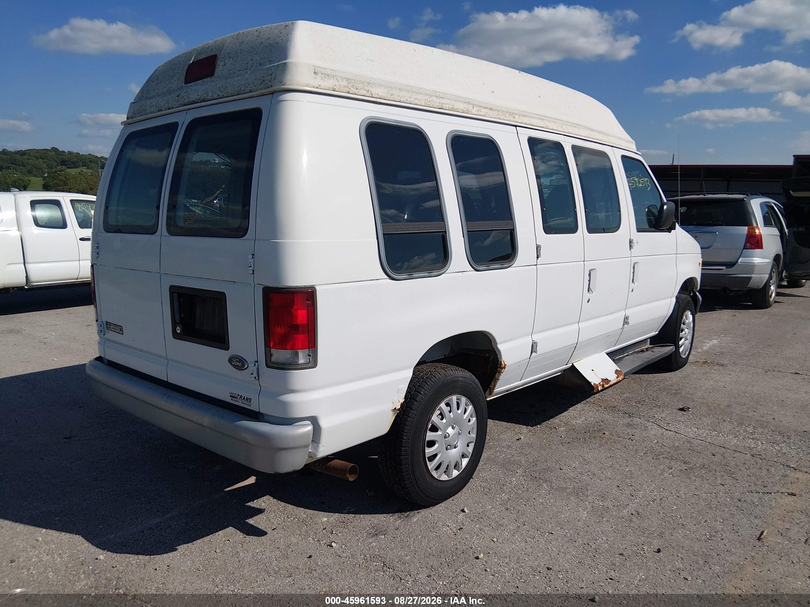 2000 Ford E-250 Commercial/recreational White vin: 1FTNE24LXYHB20022