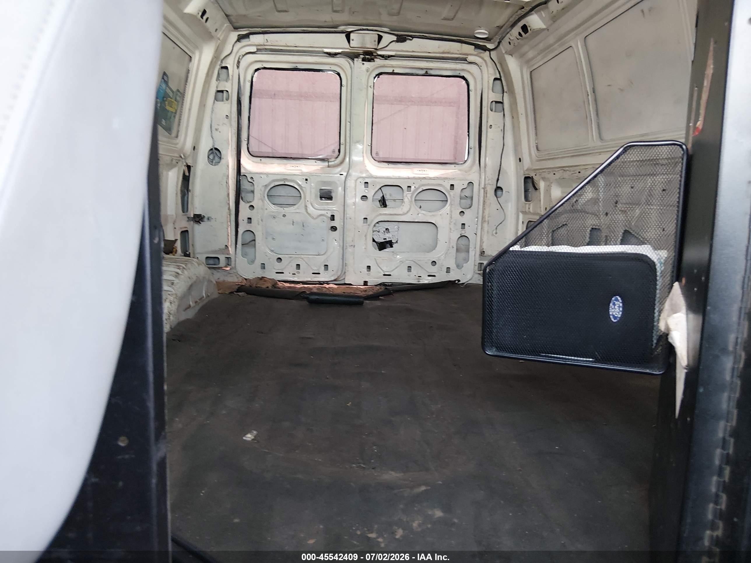 2005 Ford E-250 Commercial/recreational White vin: 1FTNE24W05HA43859