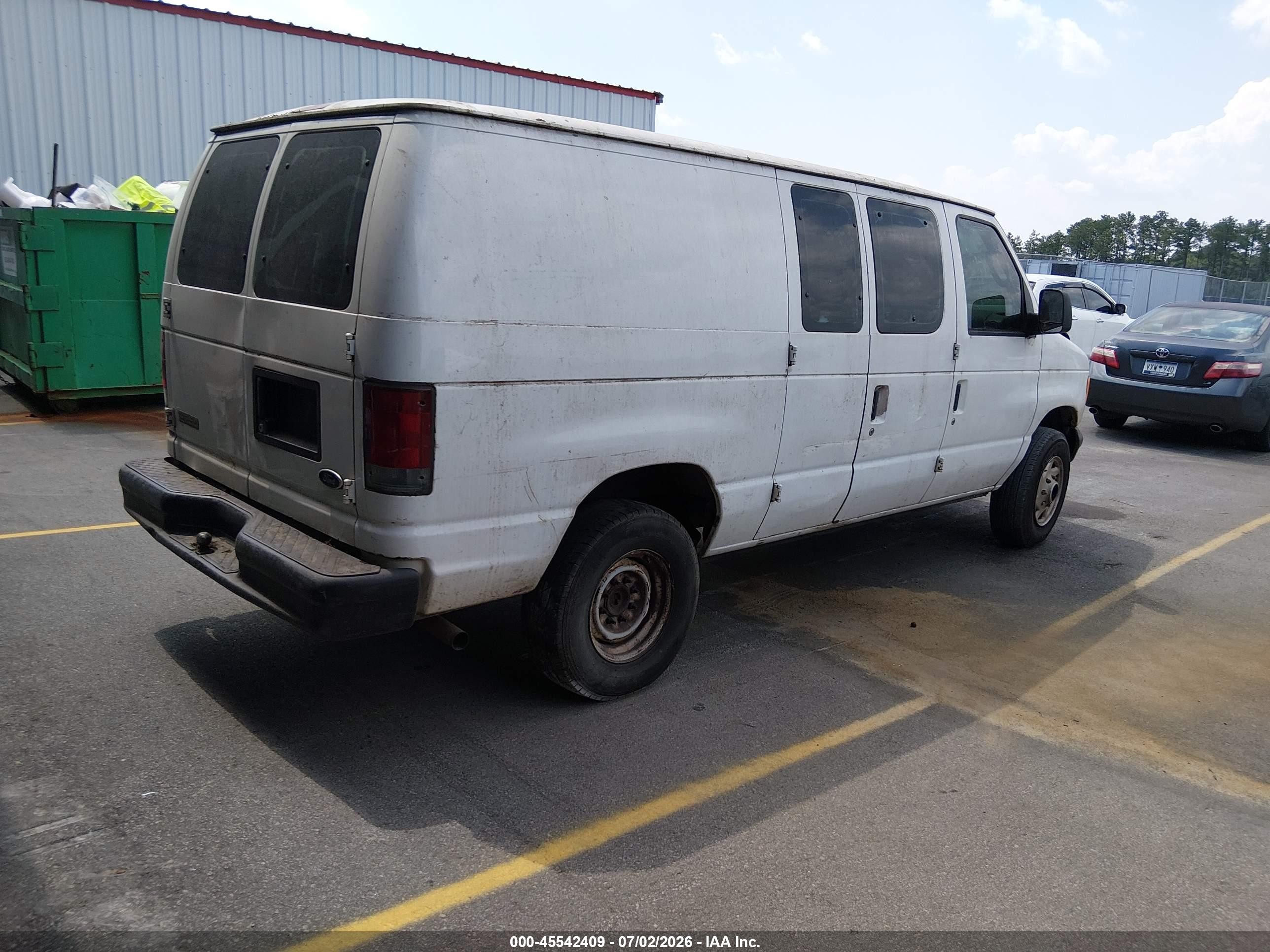 2005 Ford E-250 Commercial/recreational White vin: 1FTNE24W05HA43859